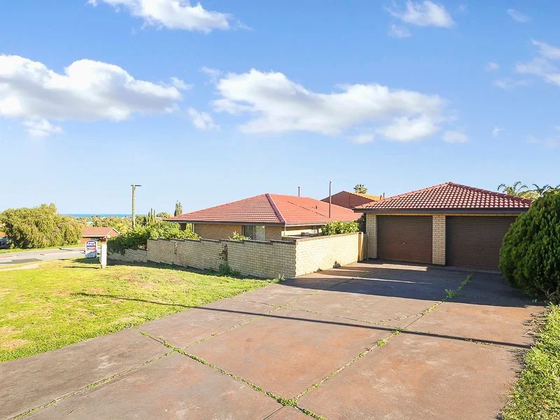2 Centaur Street, Kallaroo, WA 6025