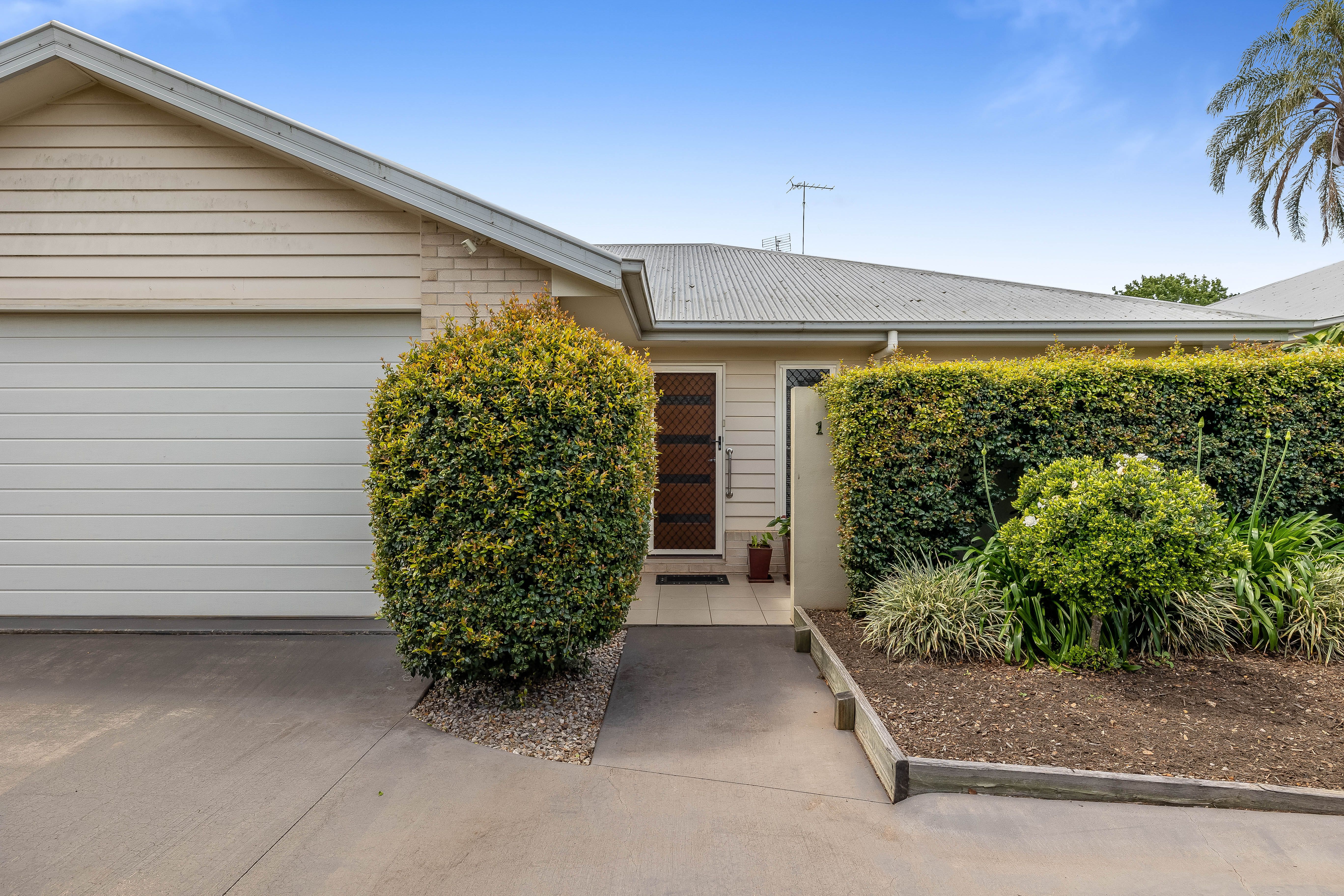 Unit 1/8 New Street, Mount Lofty, QLD 4350
