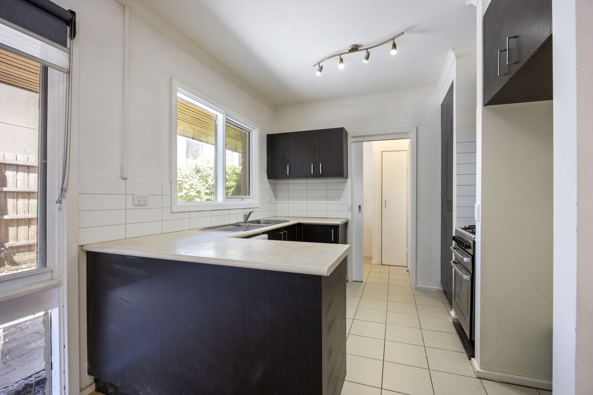 2/68 Truganini Road — photo 3 of 7
