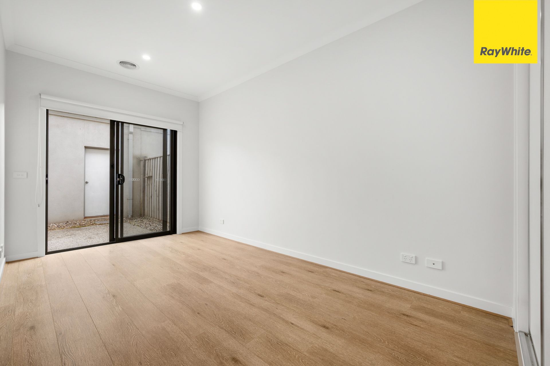 58 Fulham Crescent — photo 5 of 19