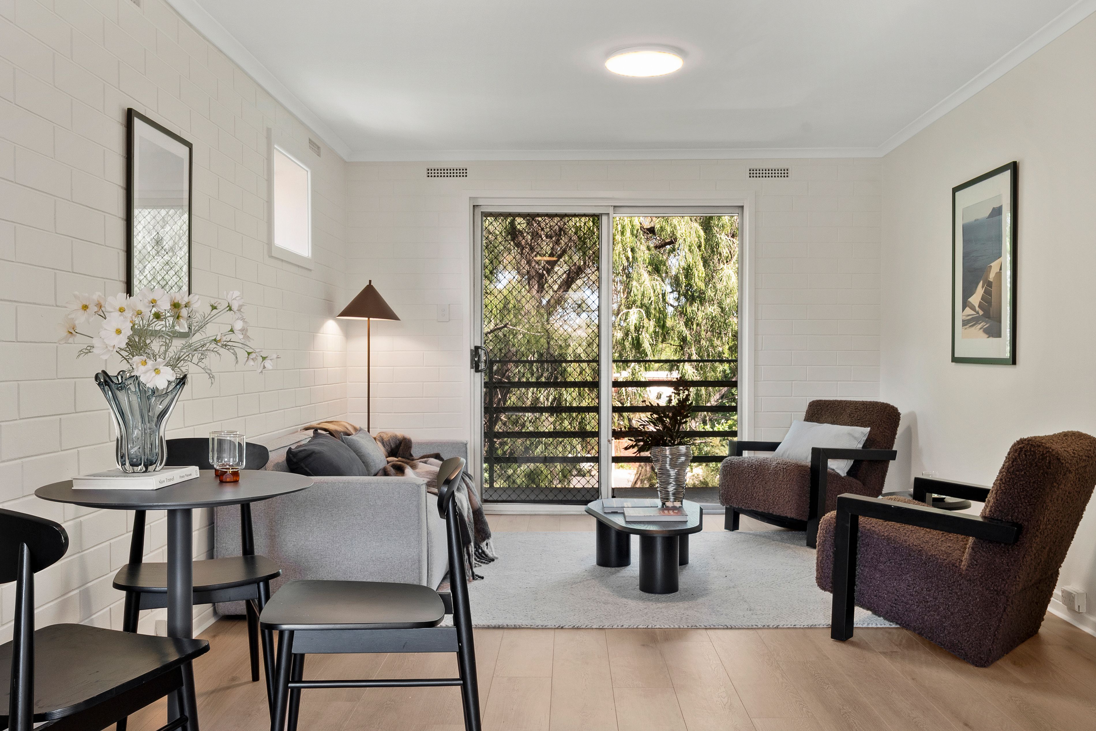7/4 Loch Street — photo from Ray White Magill