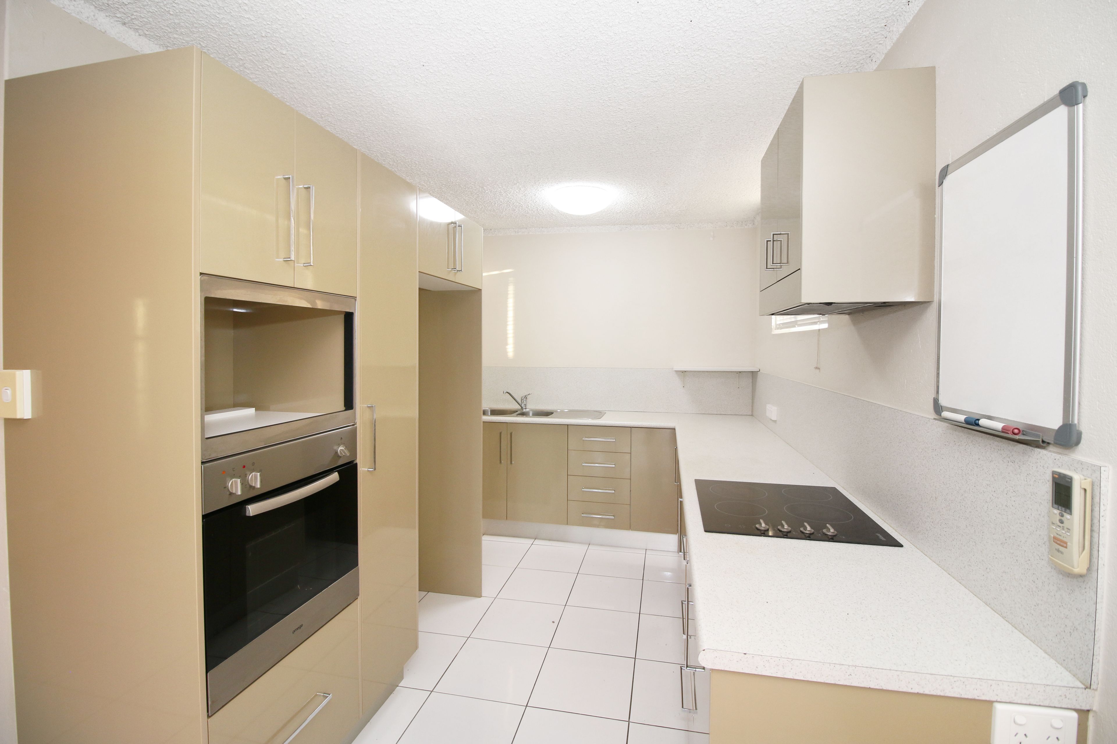 2/31 Surrey Street, Hyde Park, QLD 4812