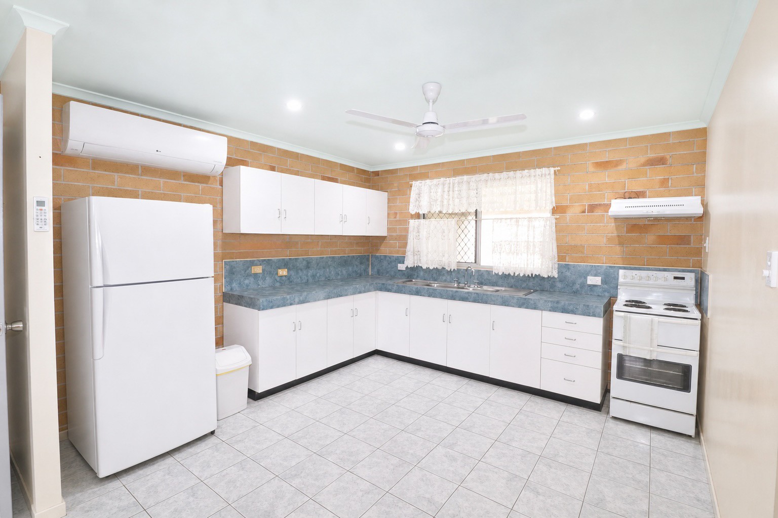 8 Herring Street, Taylors Beach, QLD 4850