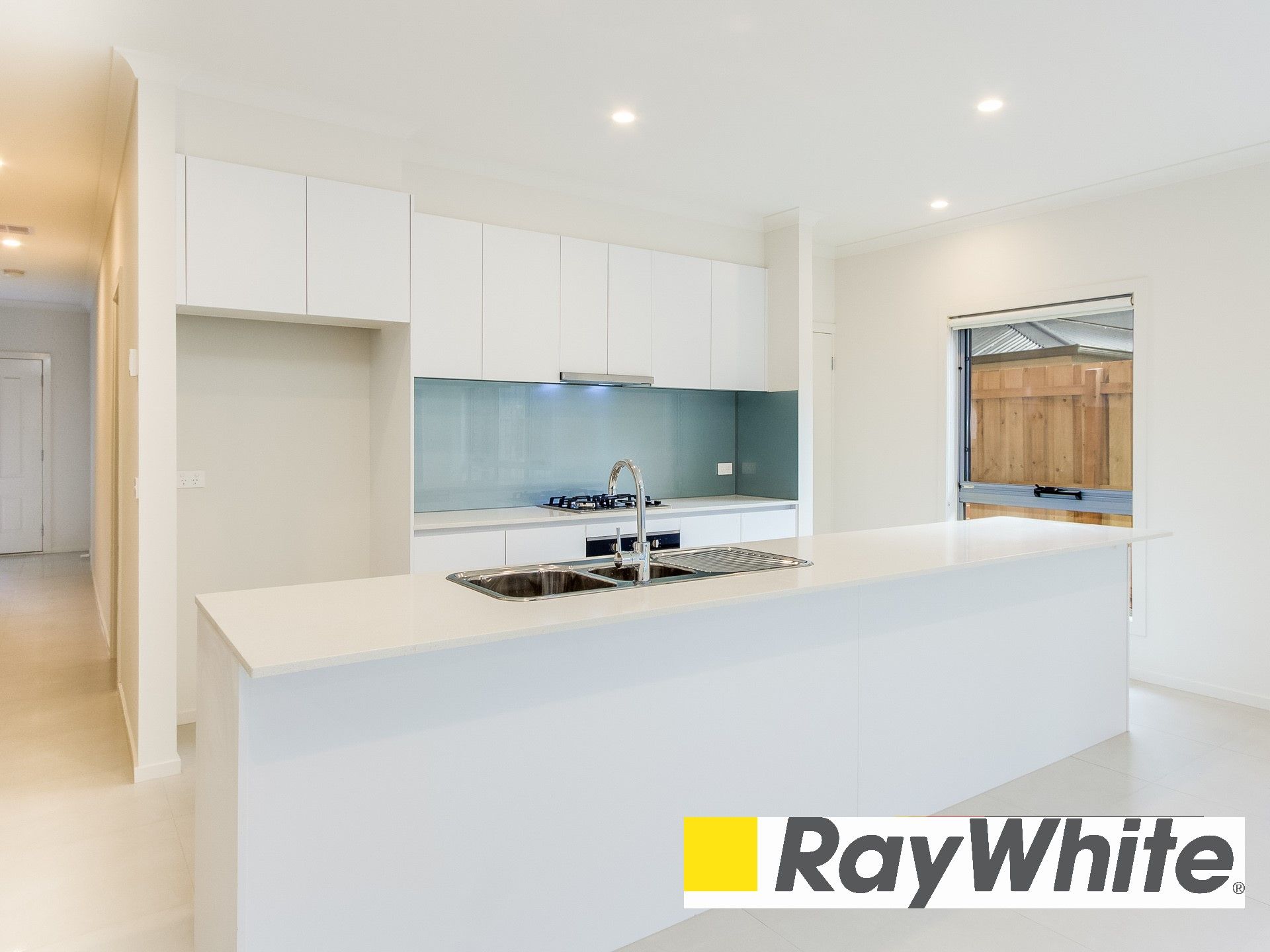 2/5 McCardle Court, Endeavour Hills, VIC 3802