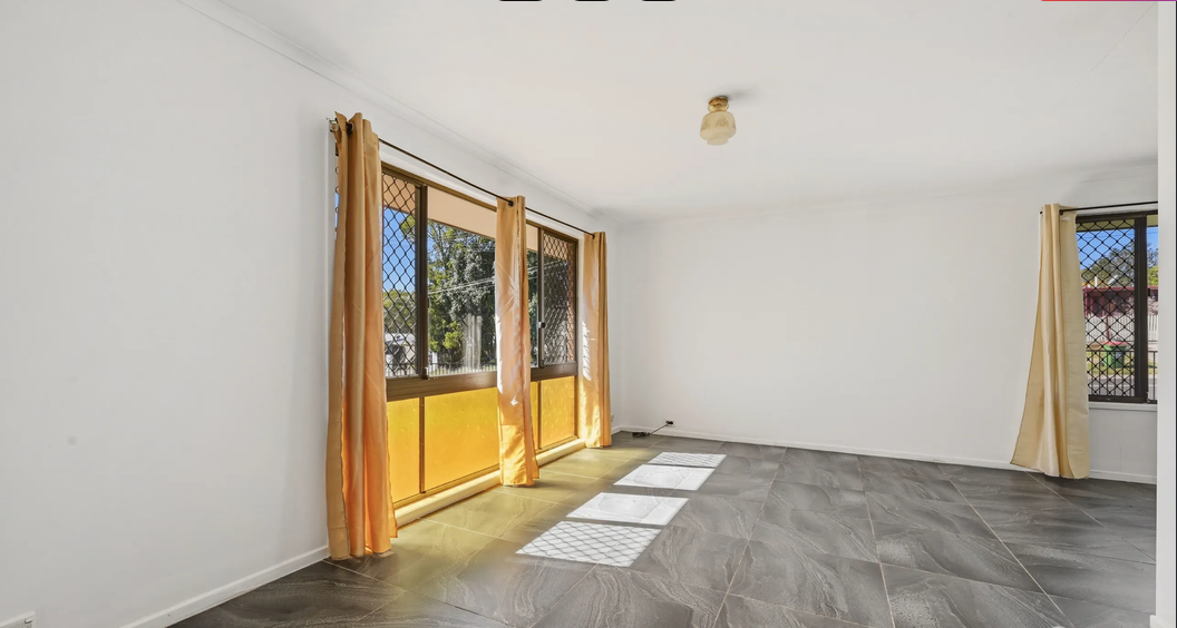 2 Champagne Crescent — photo 2 of 10