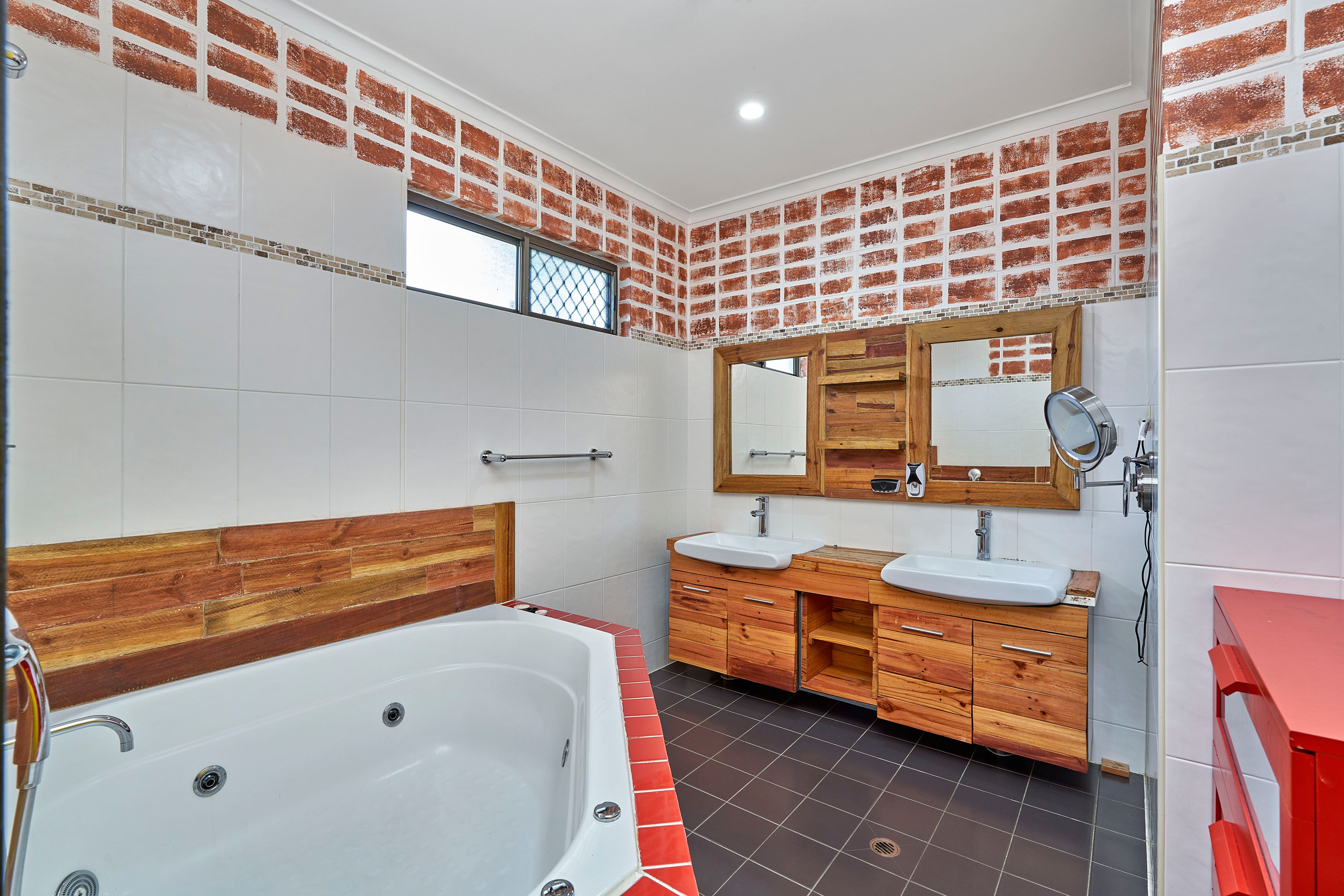 19 Huon Street — photo 10 of 15