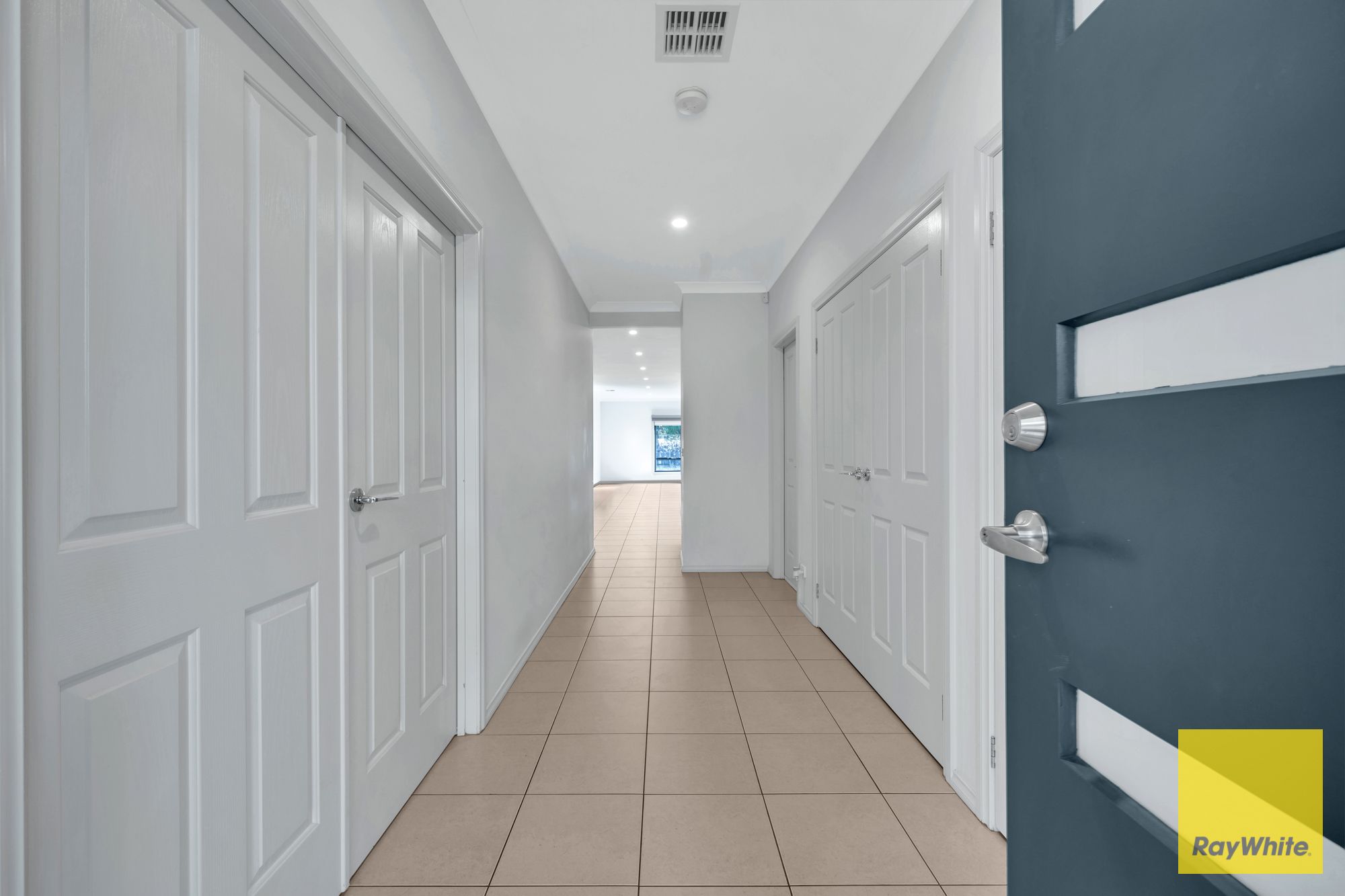 12 Mckenzie Crescent — photo 3 of 26