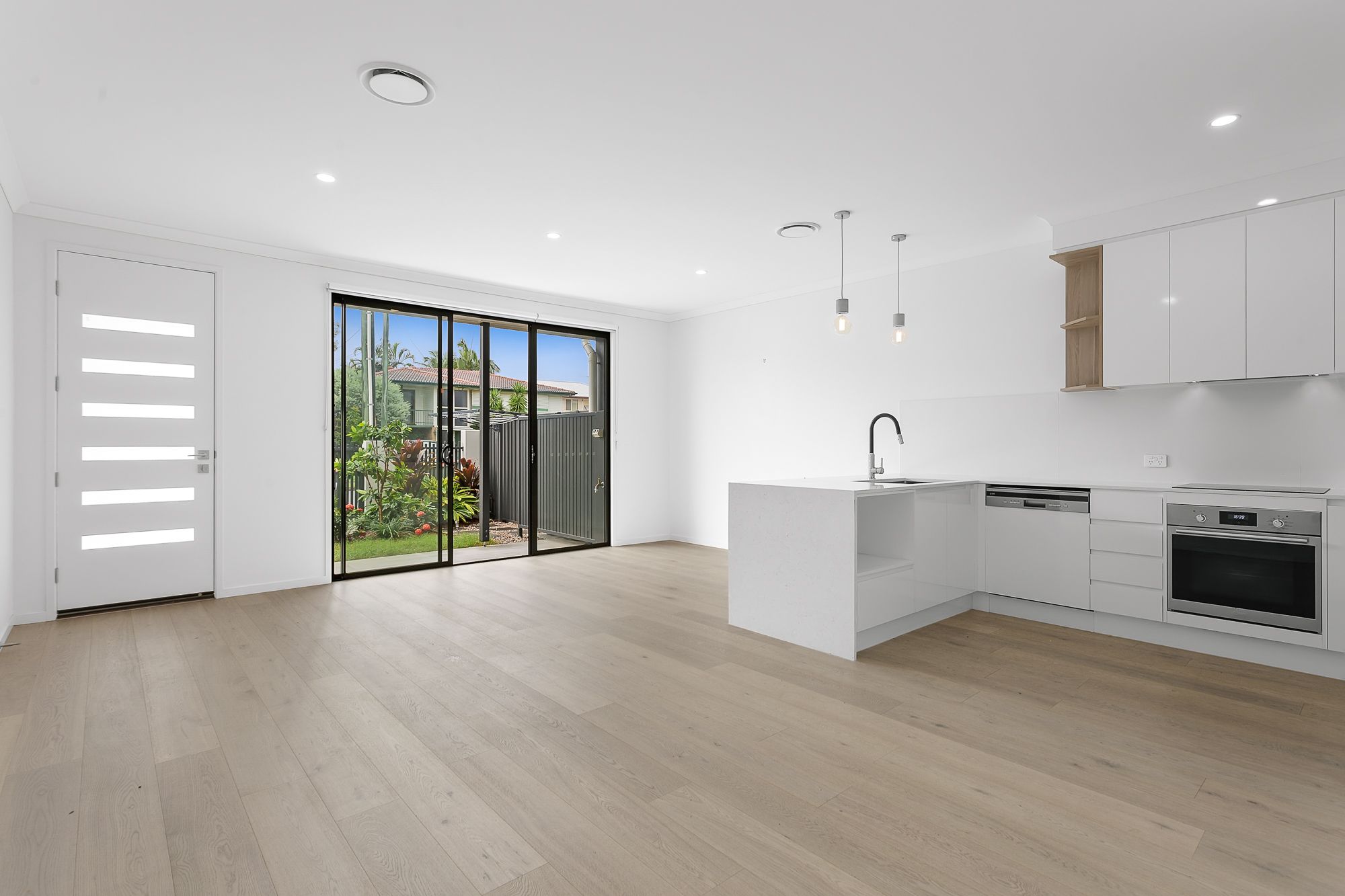 2/64 Dickenson Street, Carina, QLD 4152