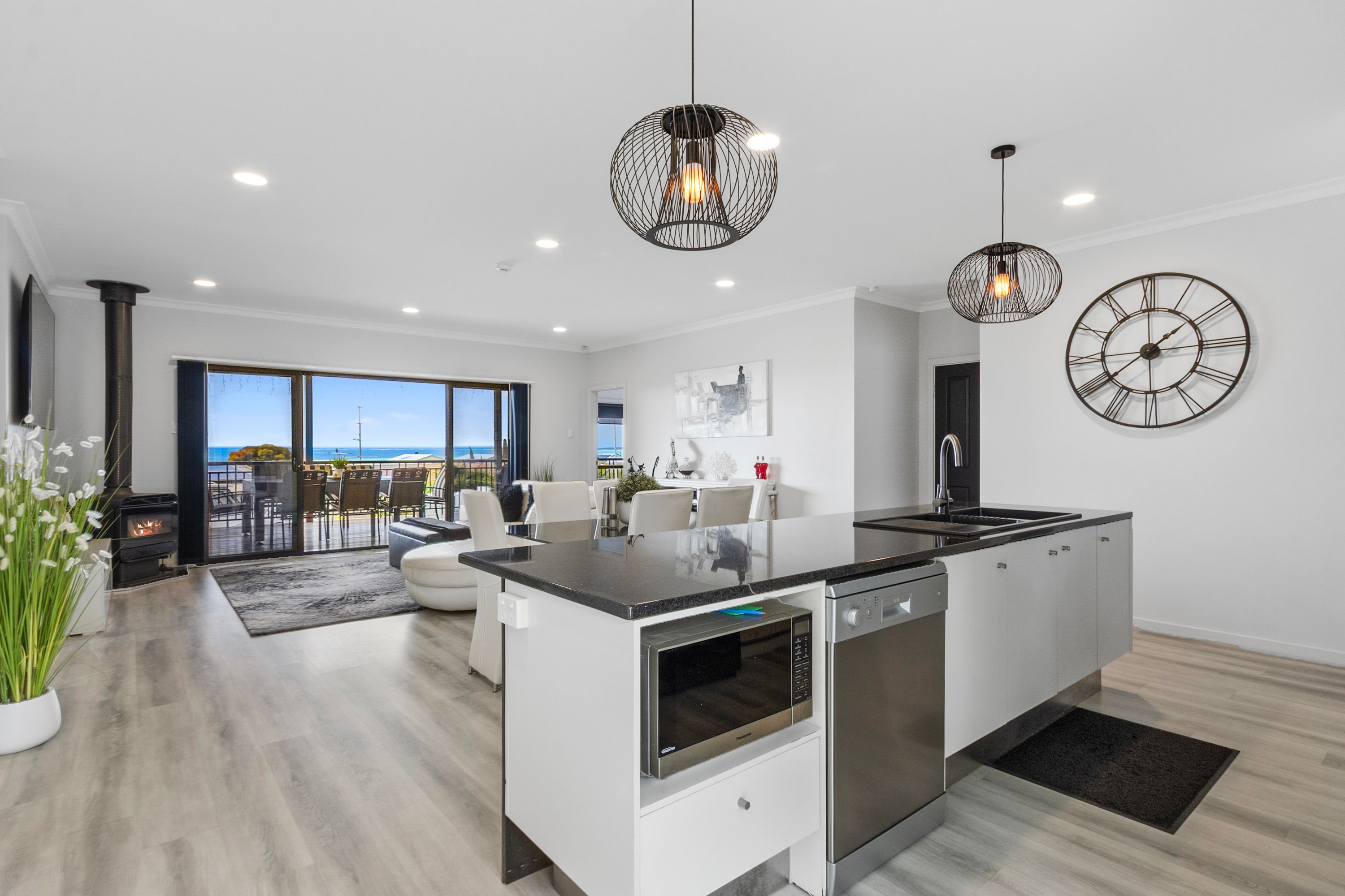 19 Bay Crescent — photo 12 of 30