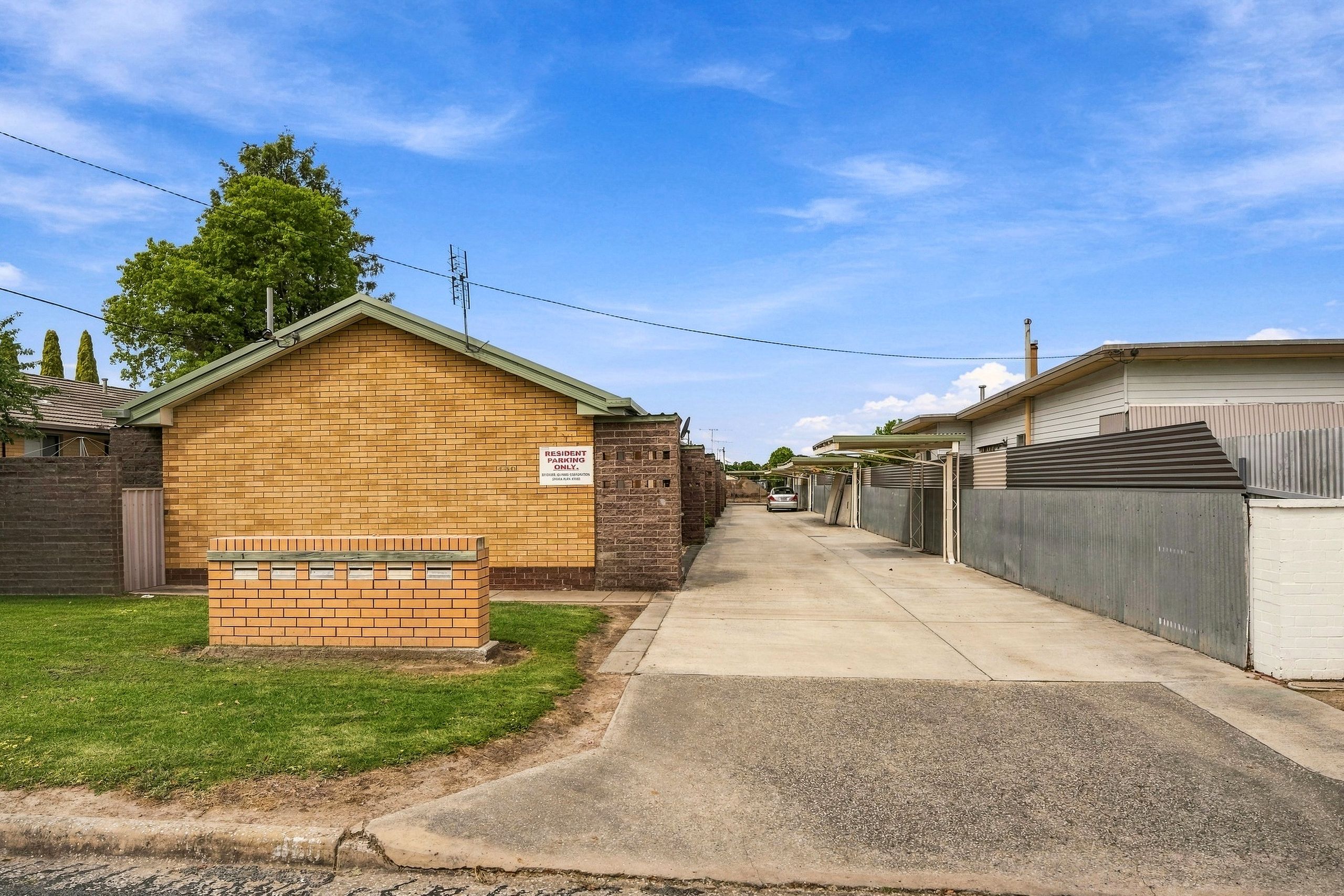 1/450 Kotthoff Street, Lavington, NSW 2641