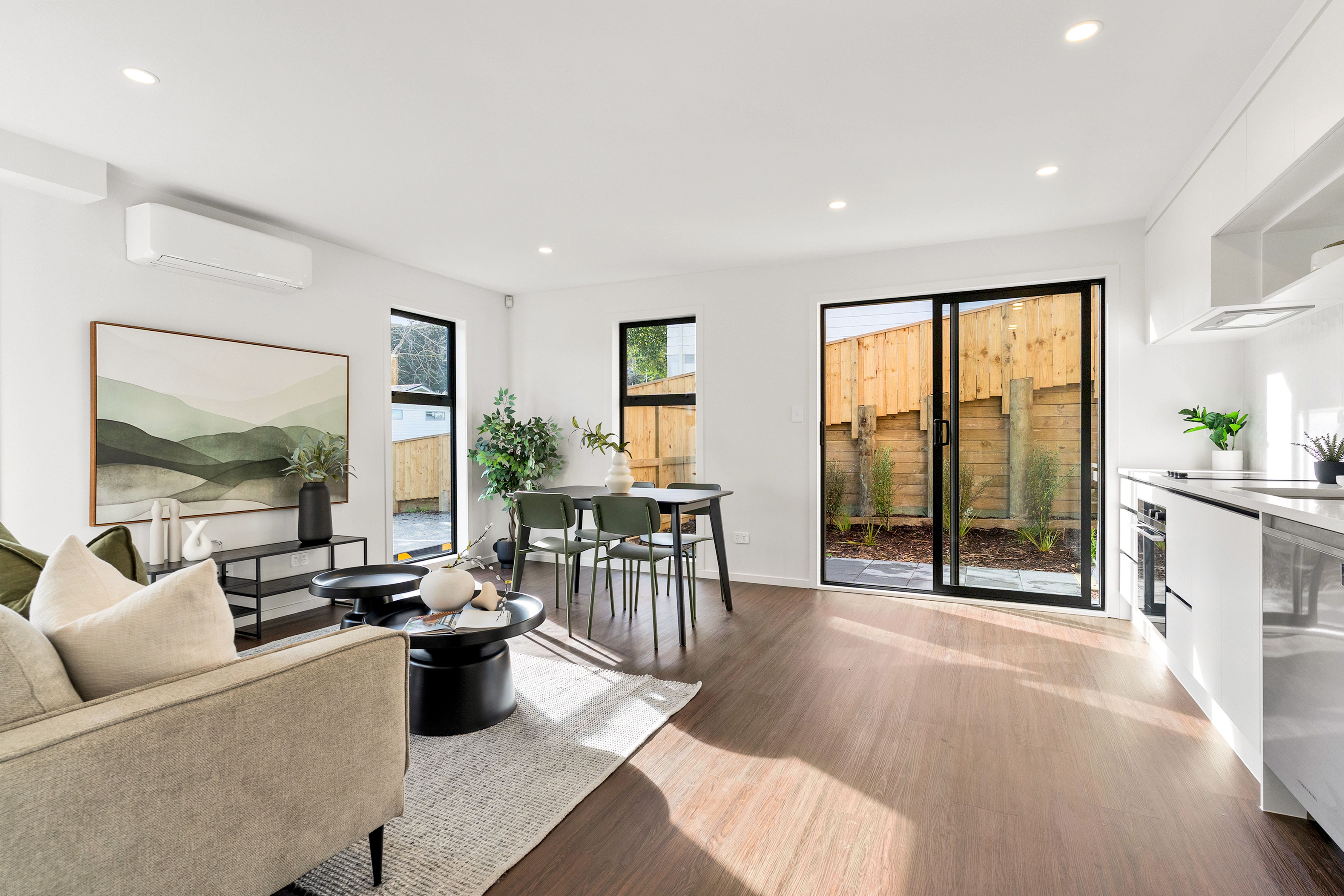 1/6 Embassy Place, Glenfield, North Shore City