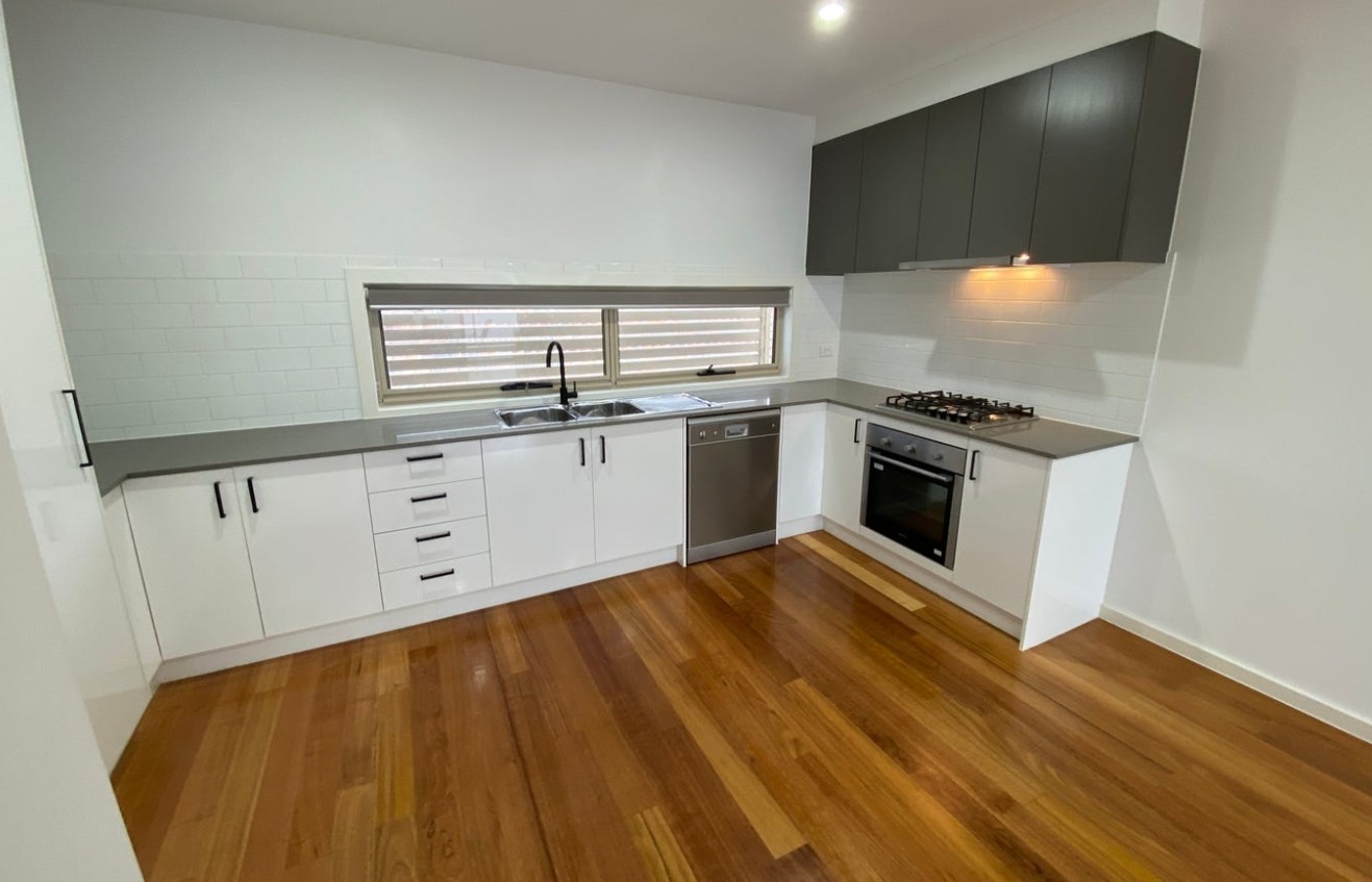 2/704 Gilbert Road, Reservoir, VIC 3073