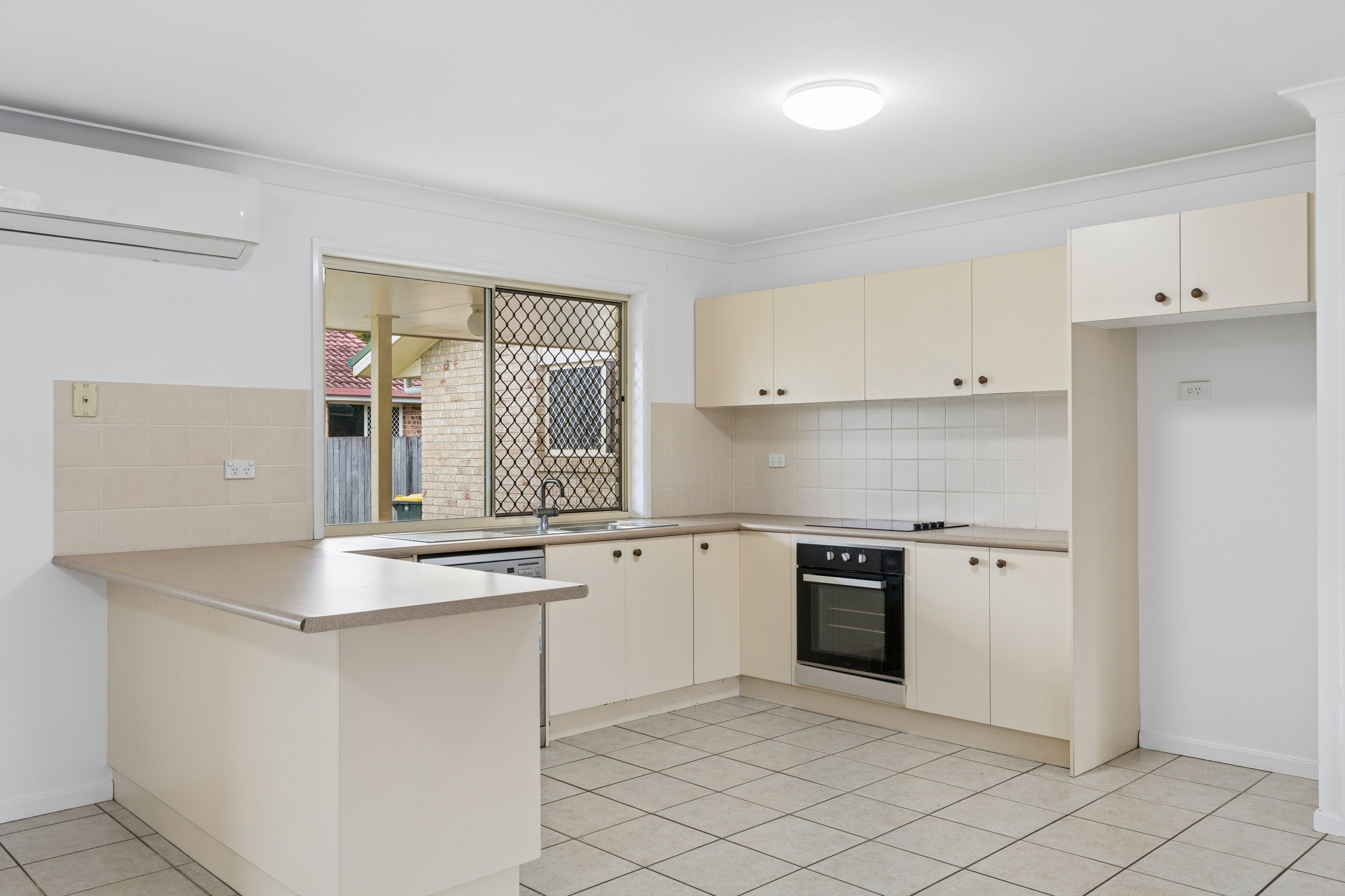 18 Tralee Street — photo 4 of 23
