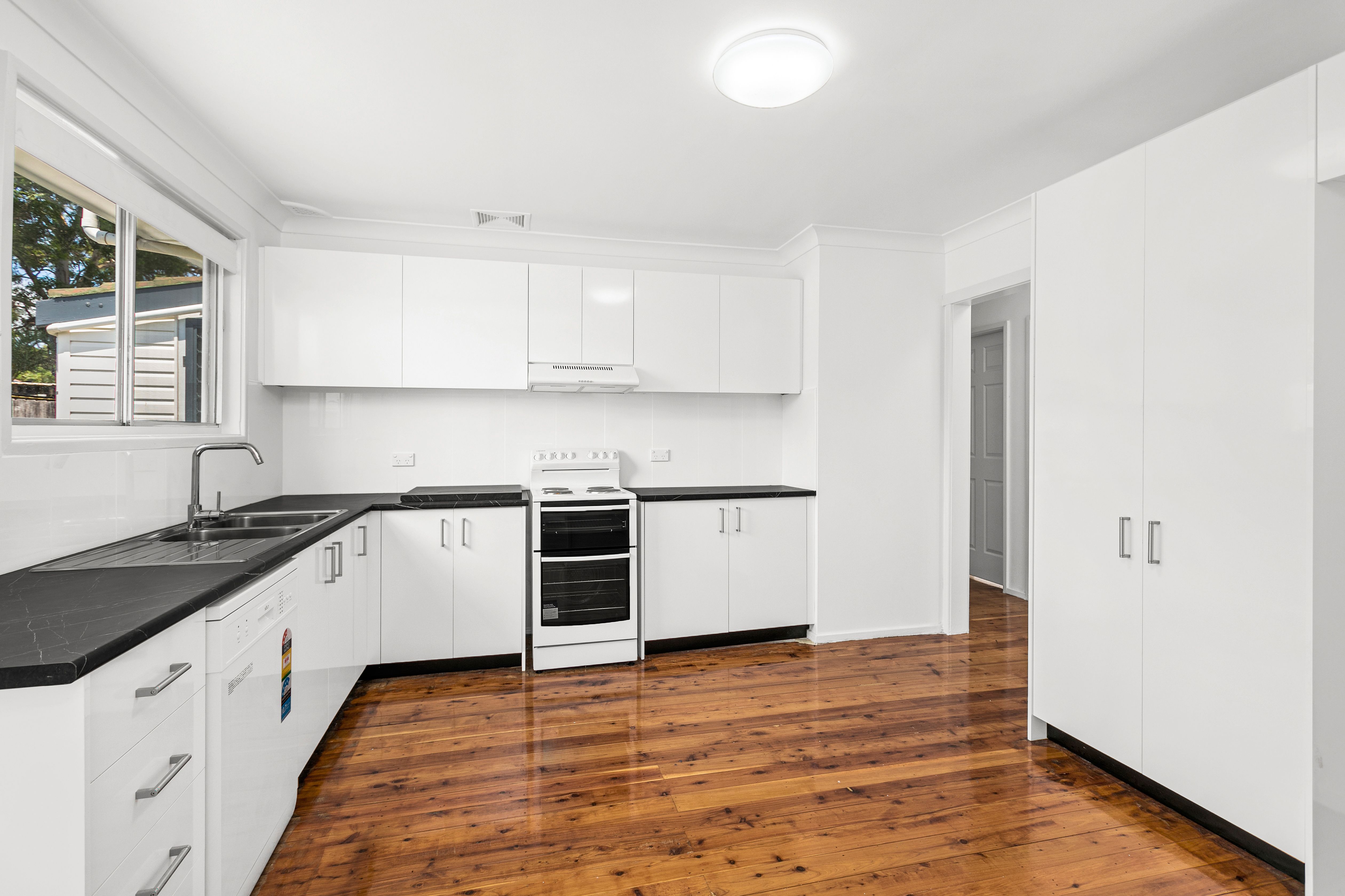 135 Lake Entrance Road, Barrack Heights, NSW 2528