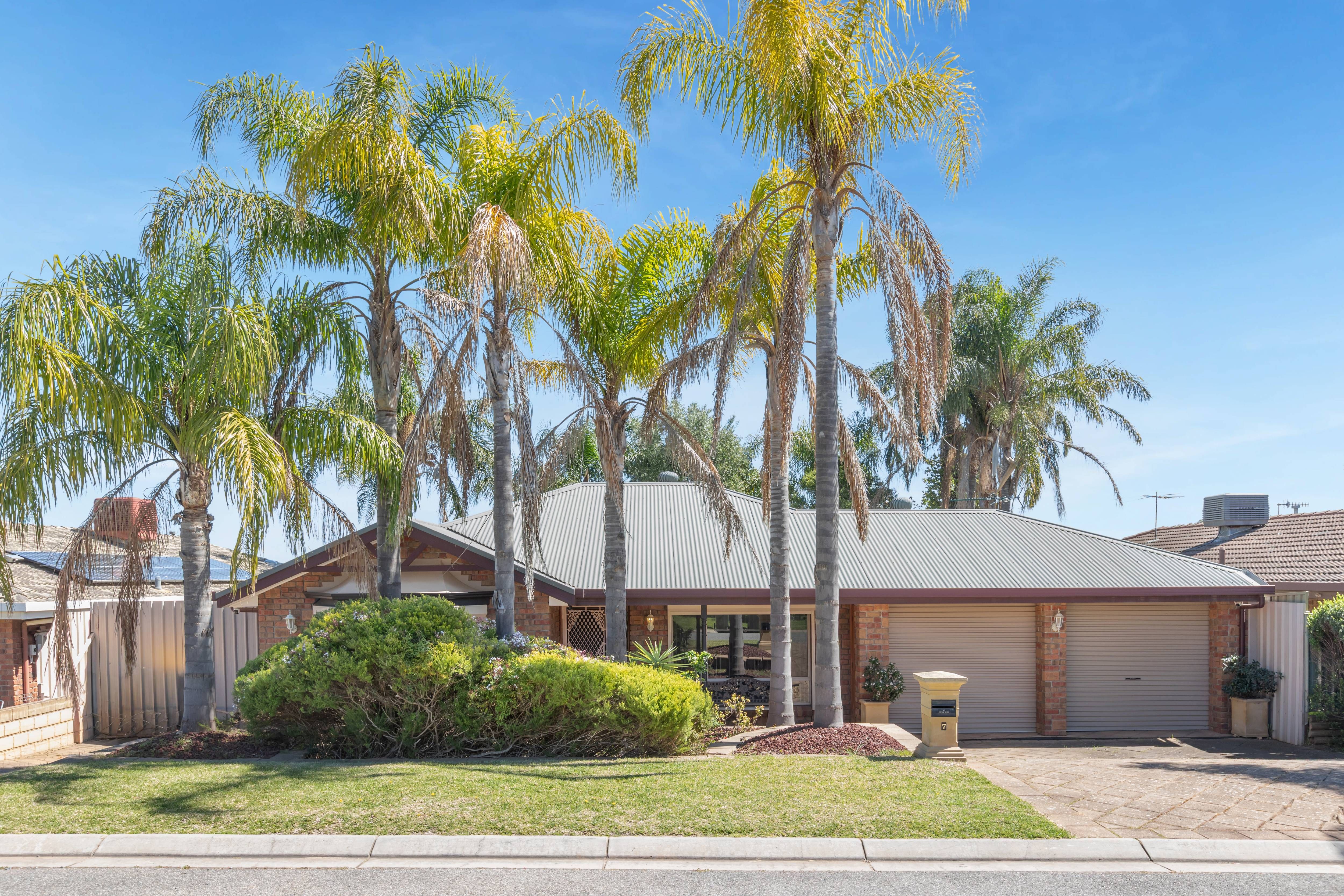 7 Tarana Court — photo from Ray White Craigmore