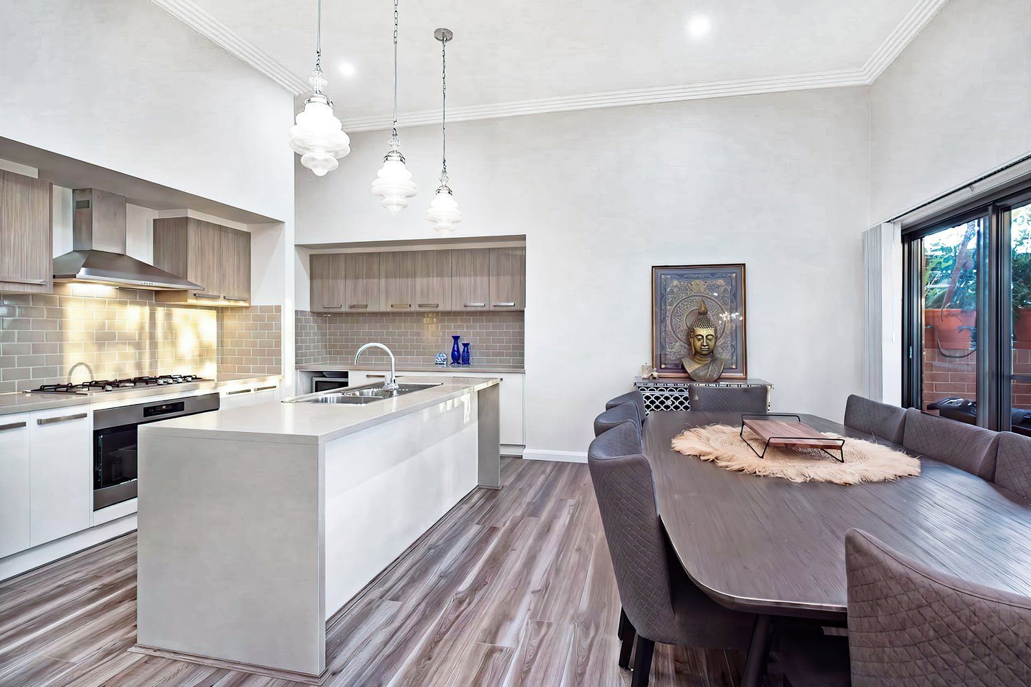8 Folsom Crescent — photo 5 of 10