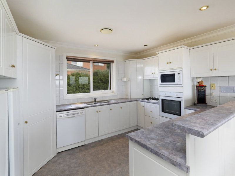 9 St Gabriel Place, Highton, VIC 3216