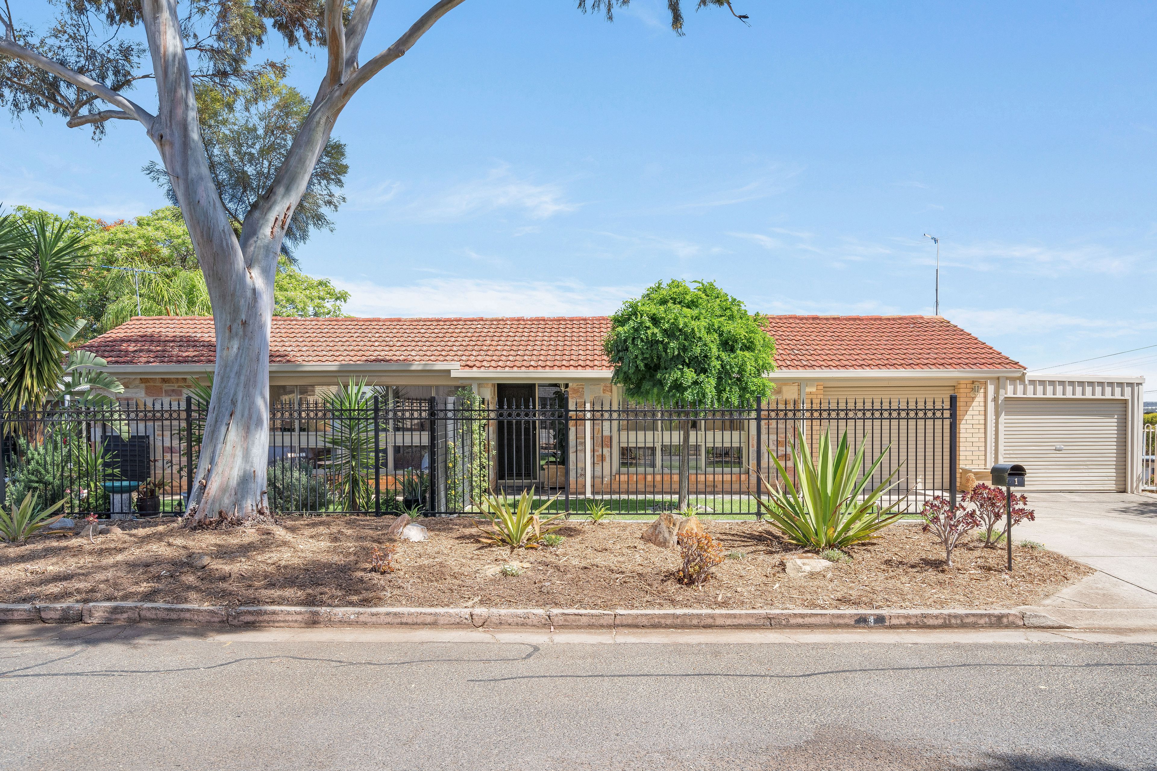 1 Capri Court, Para Hills SA 5096
