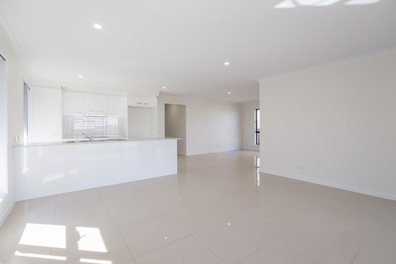 27 Biron Street — photo 4 of 11