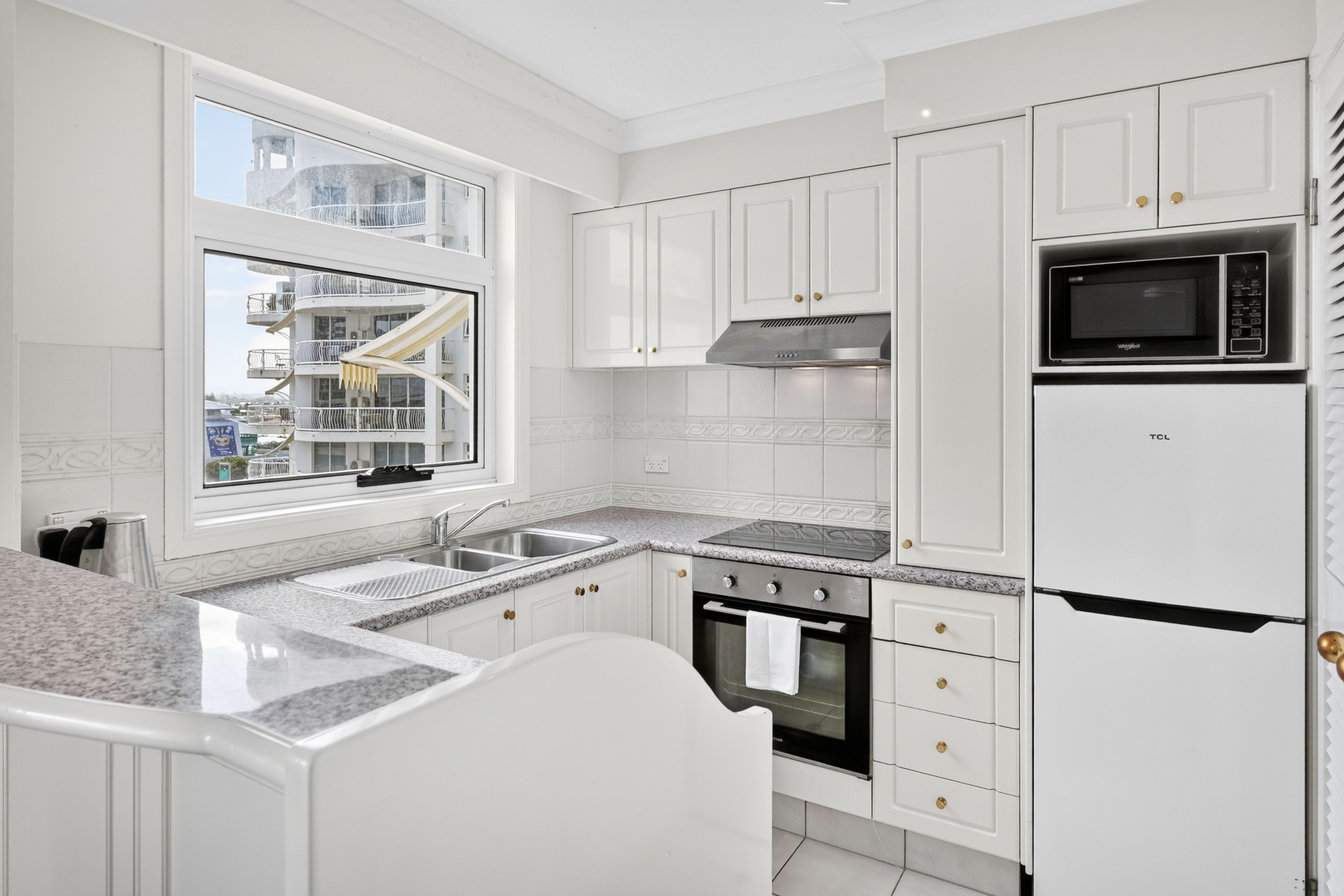 2615/24-26 Queensland Avenue — photo 4 of 15