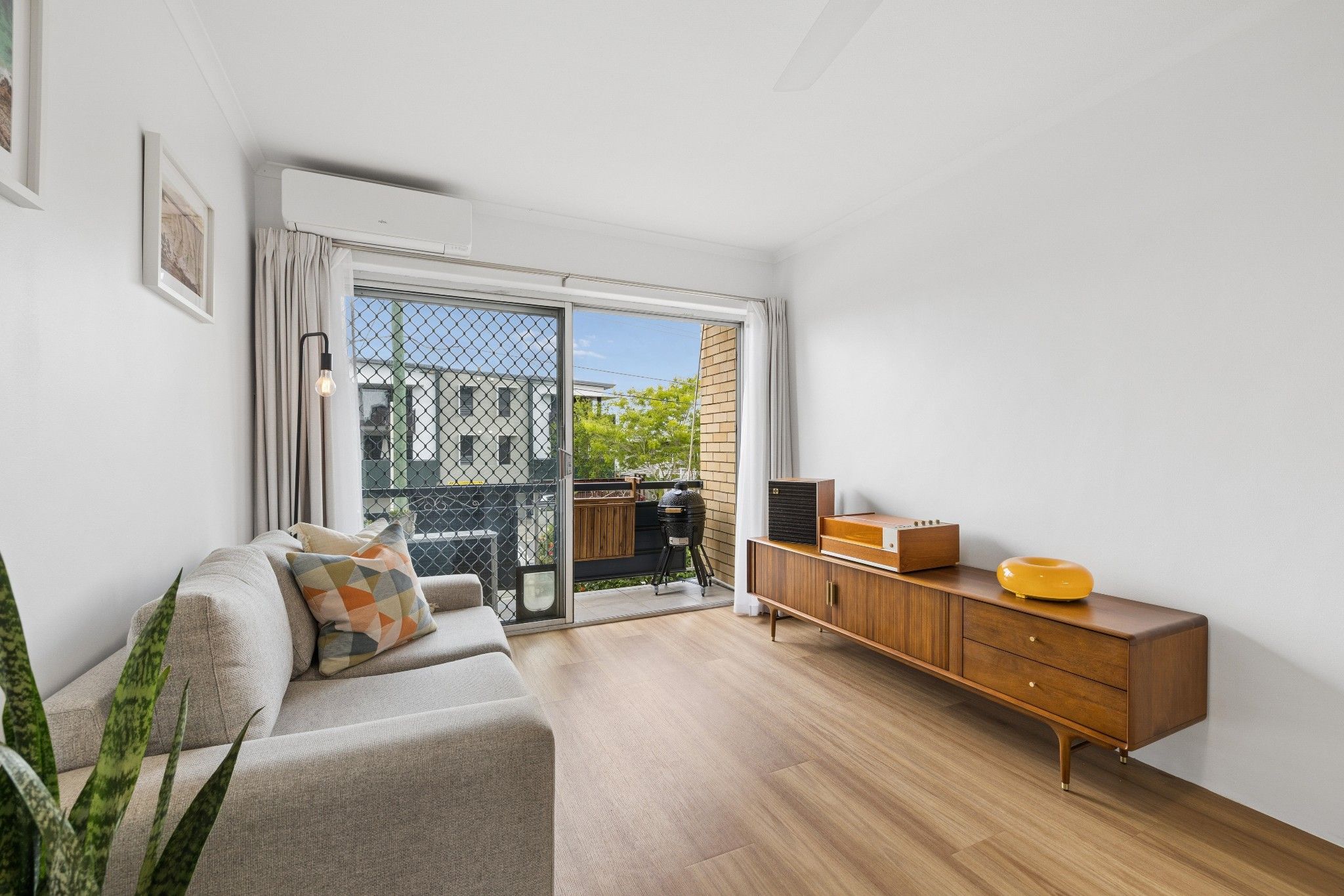 1/21 Edmondstone Street — photo 3 of 18