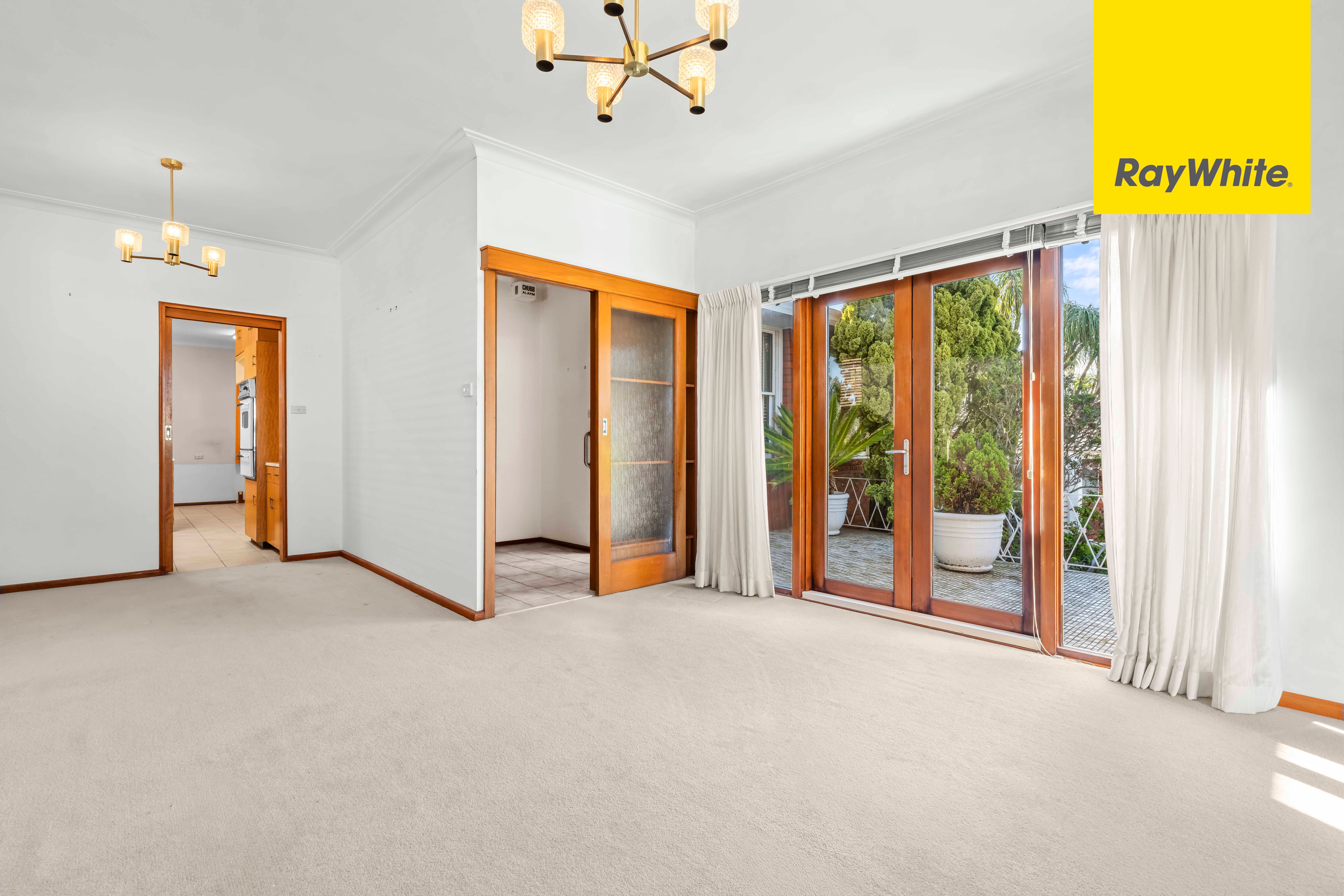 12 Winston Street — photo 5 of 7