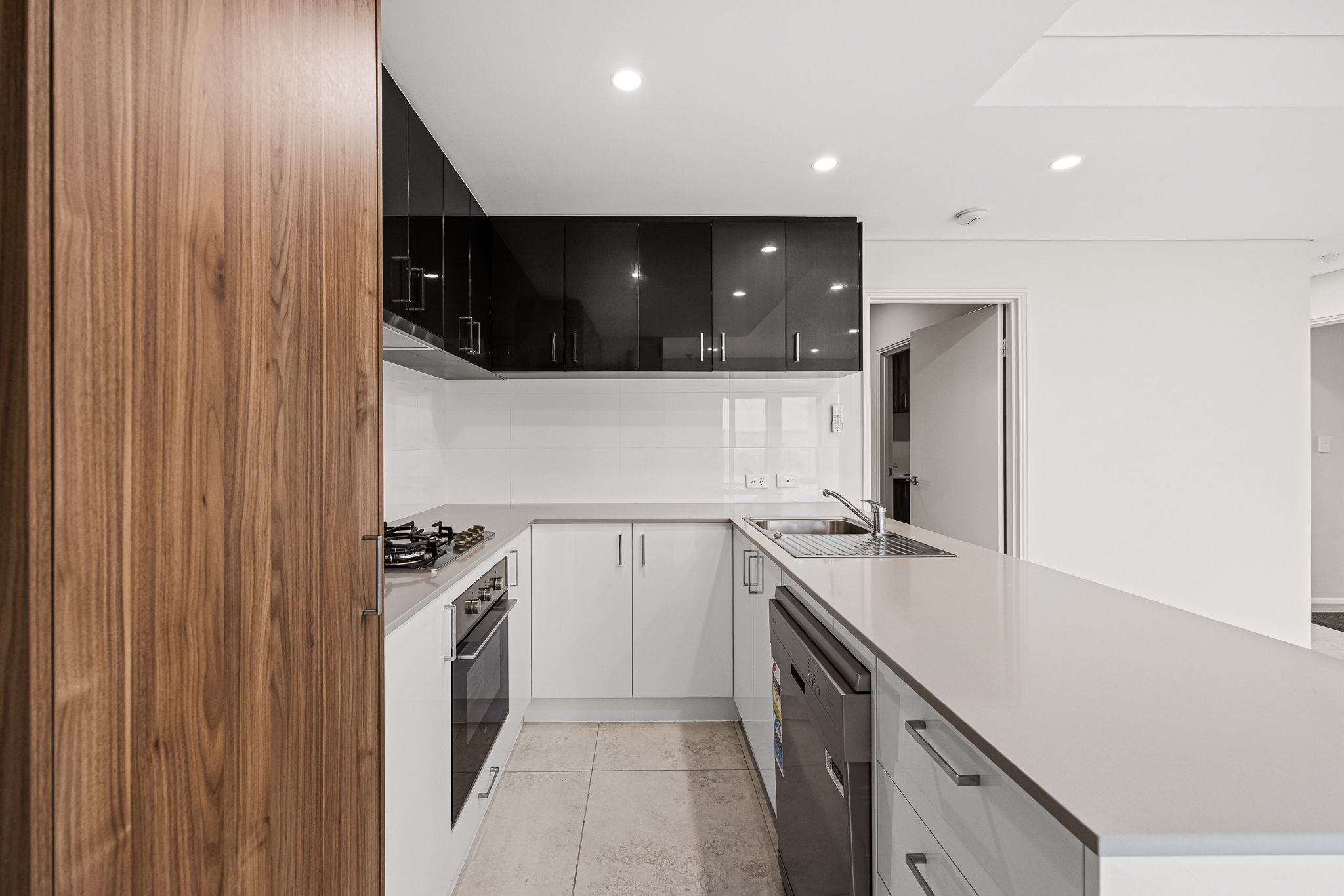 1/389 Daly Street — photo 3 of 19