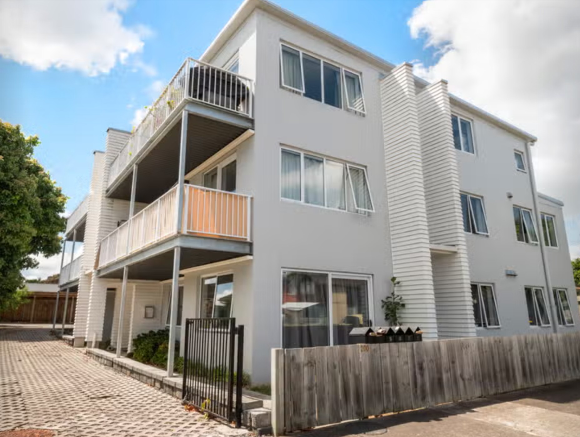 202/200 Pilkington Road, Point England, Auckland City