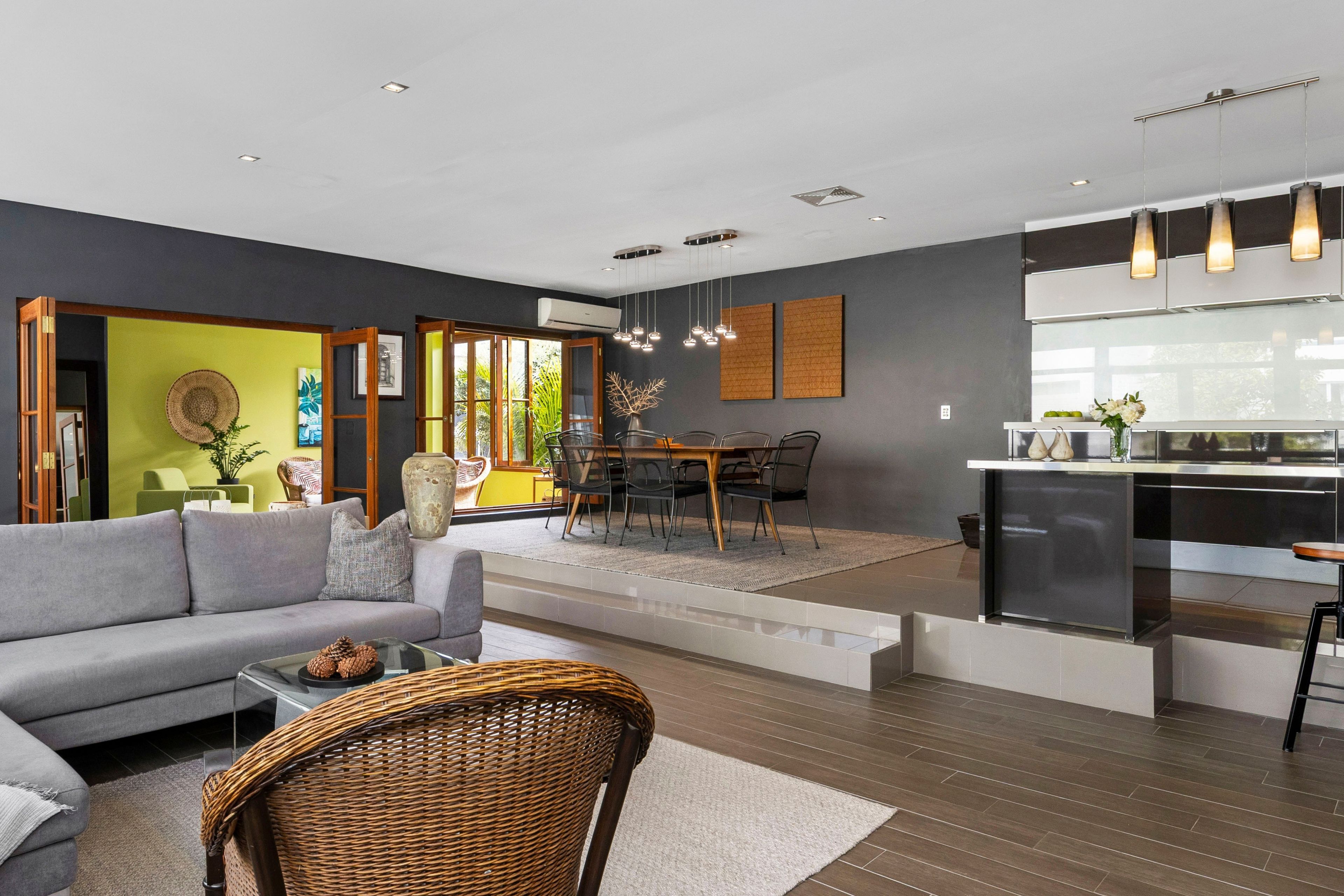 9/16 Crossland Court — photo from Ray White Cottesloe Mosman Park