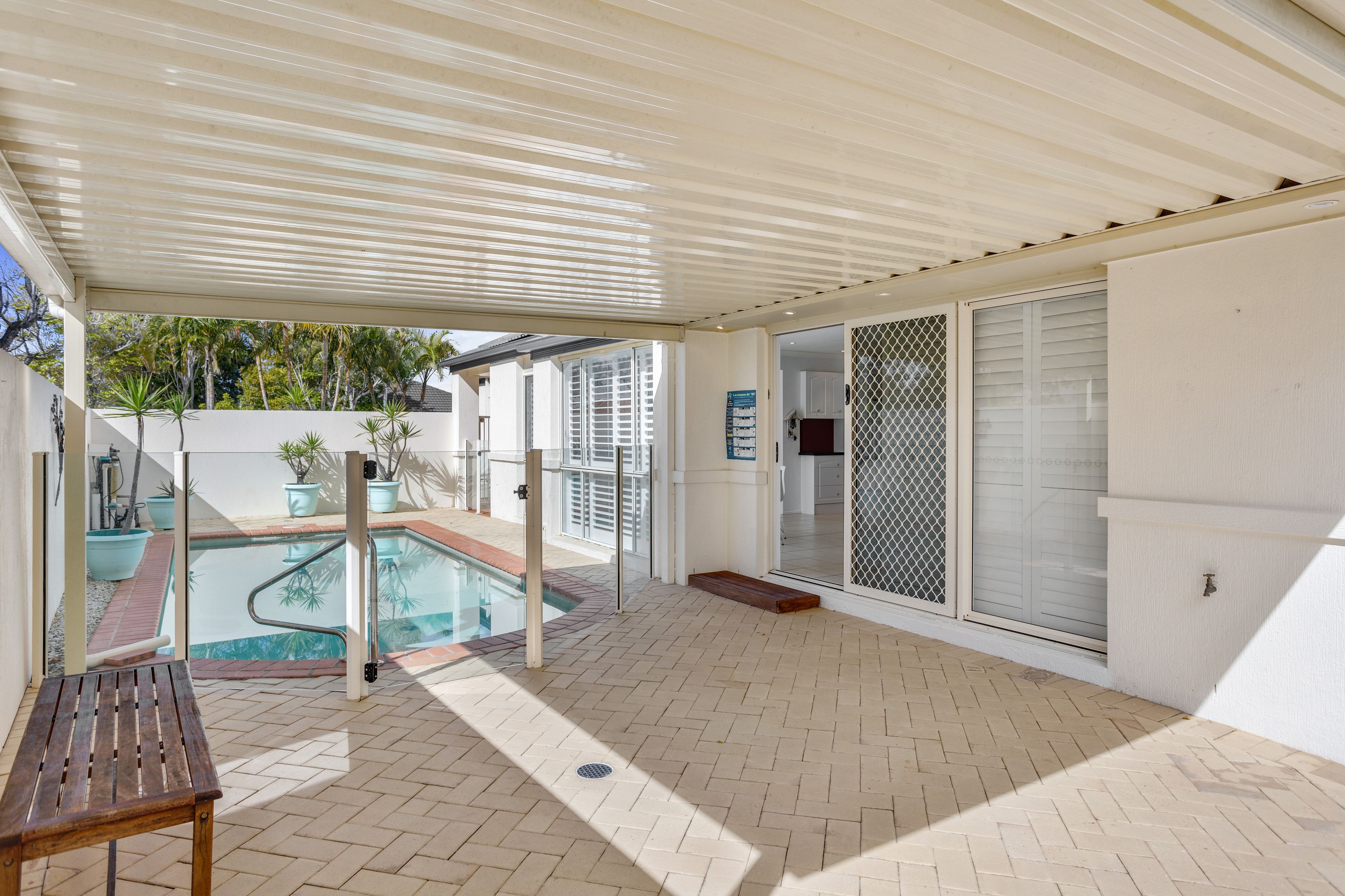 1 Lakes Circuit, Burleigh Waters, QLD 4220