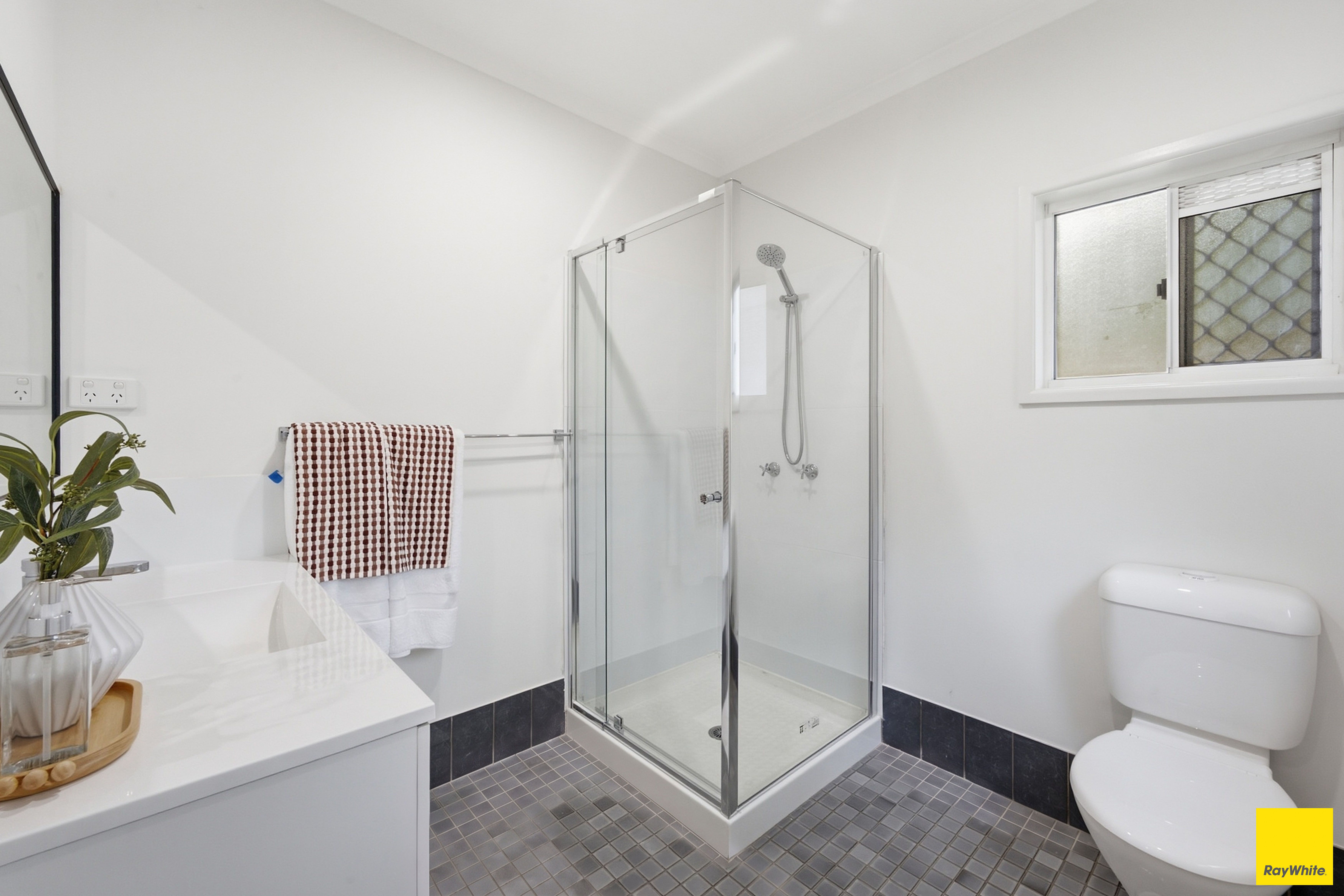 9 Windsor Close — photo 22 of 22