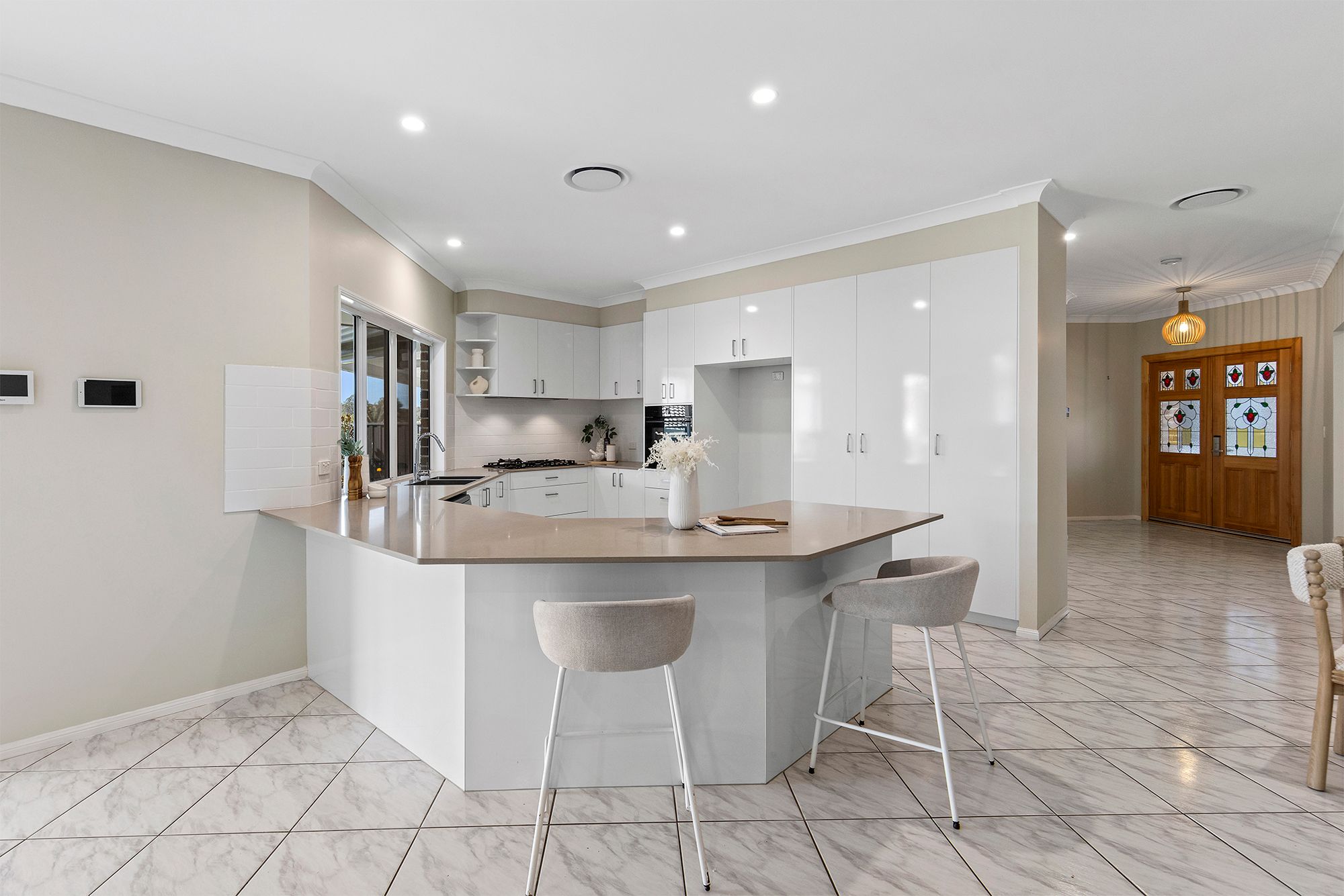 76 Oxford Crescent — photo 10 of 21