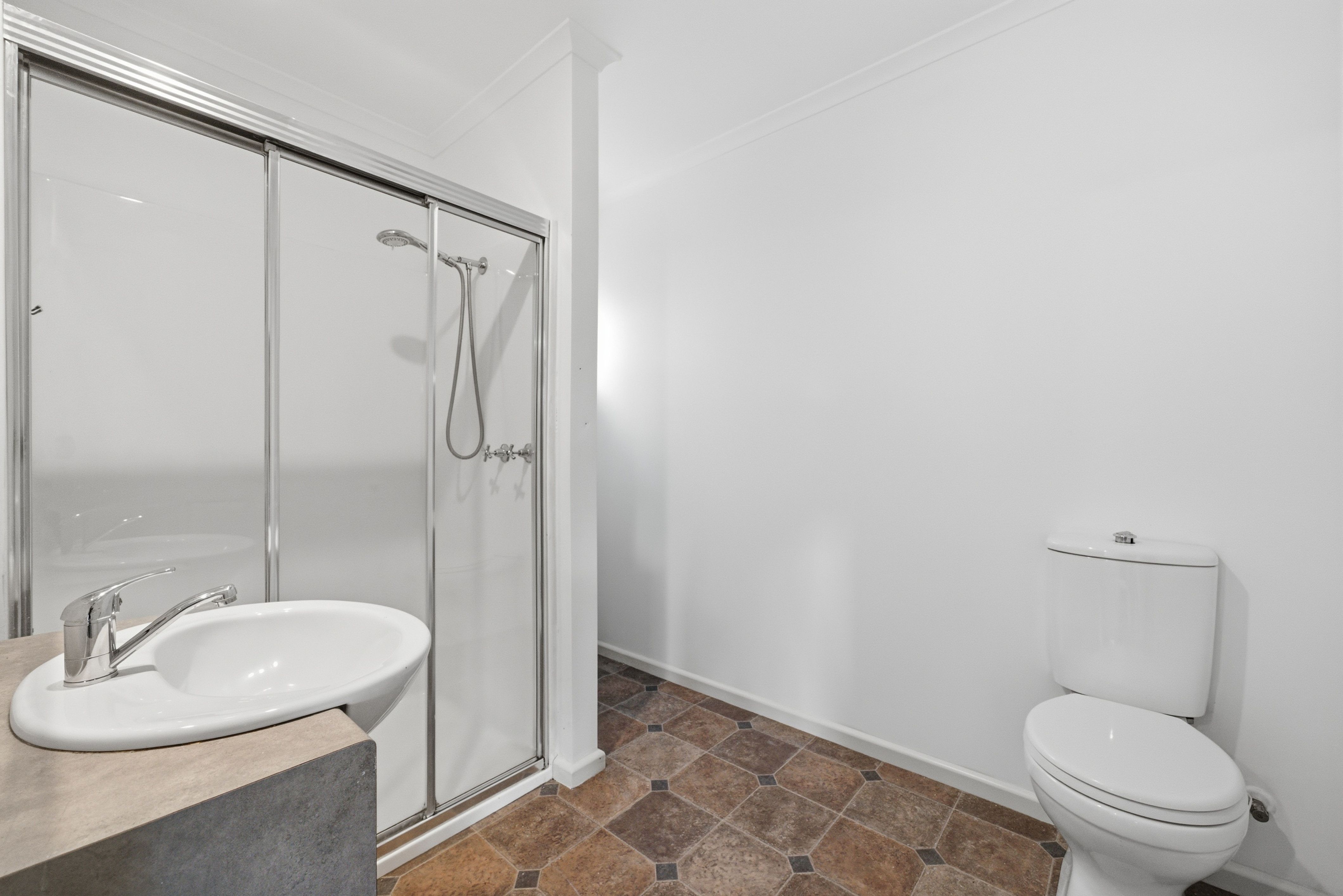 15a Boyana Crescent — photo 4 of 5