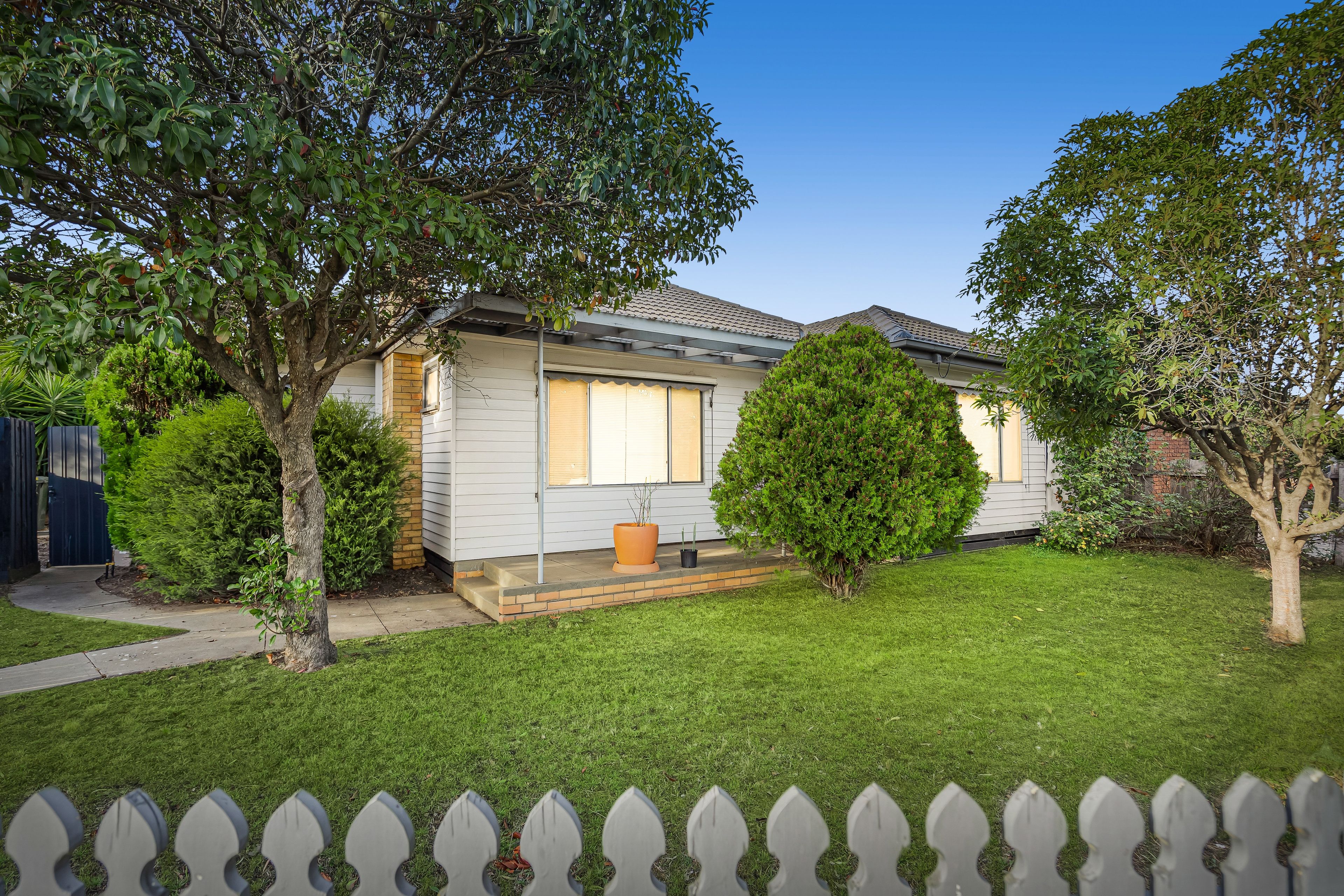 28 Runcorn Crescent, Deer Park, VIC 3023