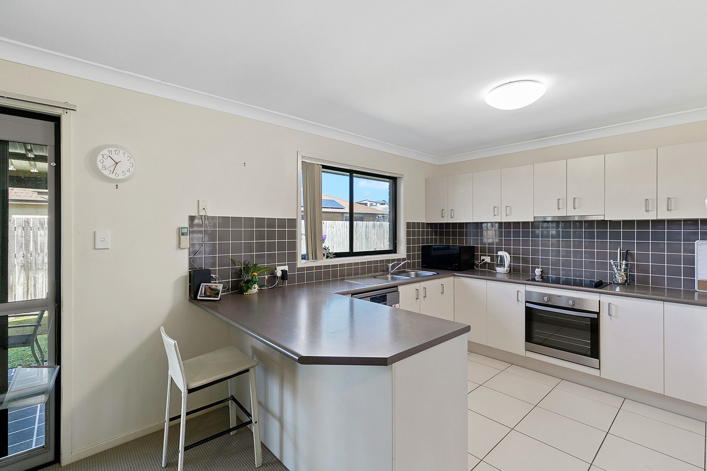 2 Mia Court, Nikenbah, QLD 4655