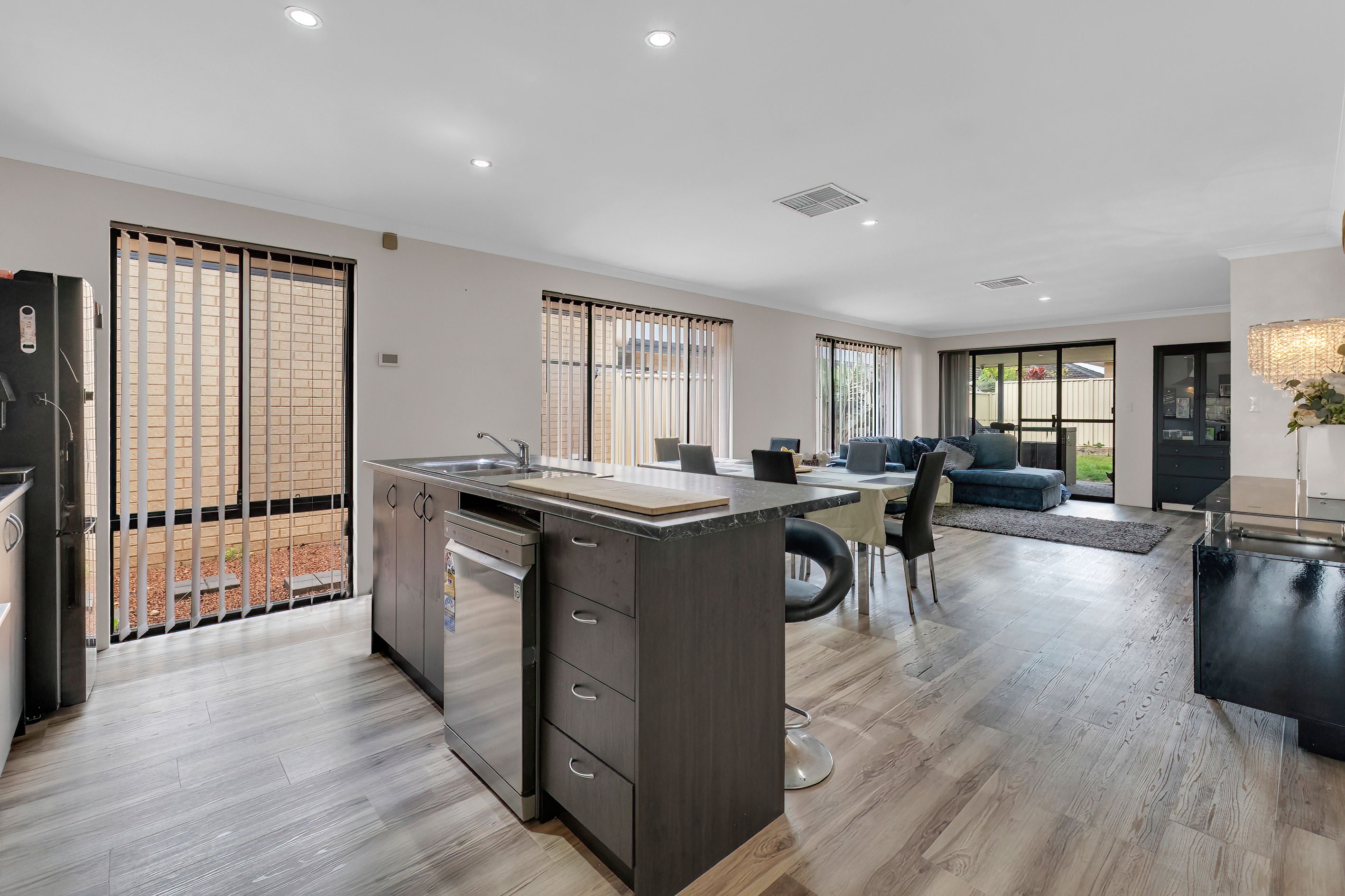 26 Whipbird Street — photo 9 of 26