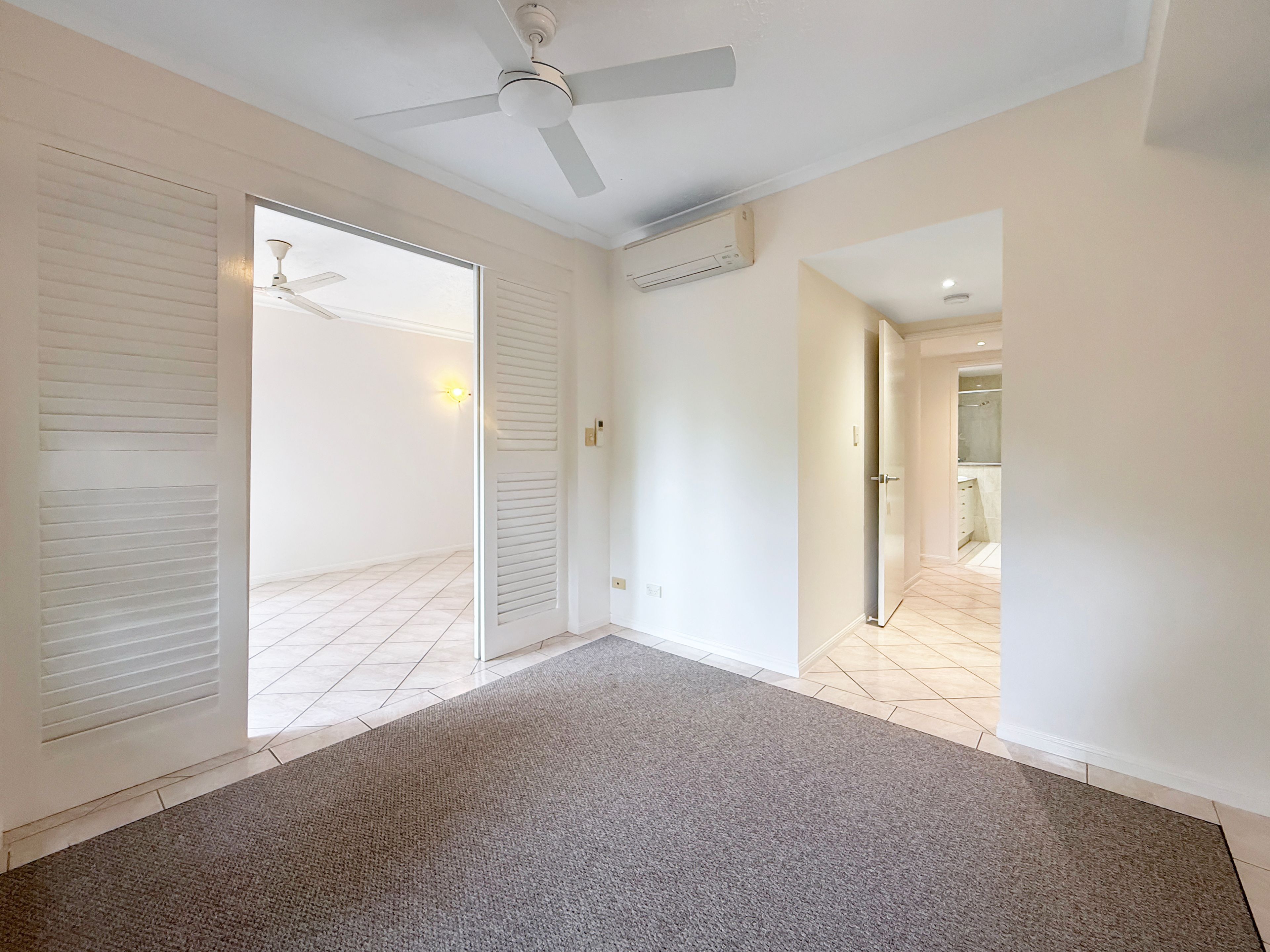 1205/2-10 Greenslopes Street — photo 8 of 10