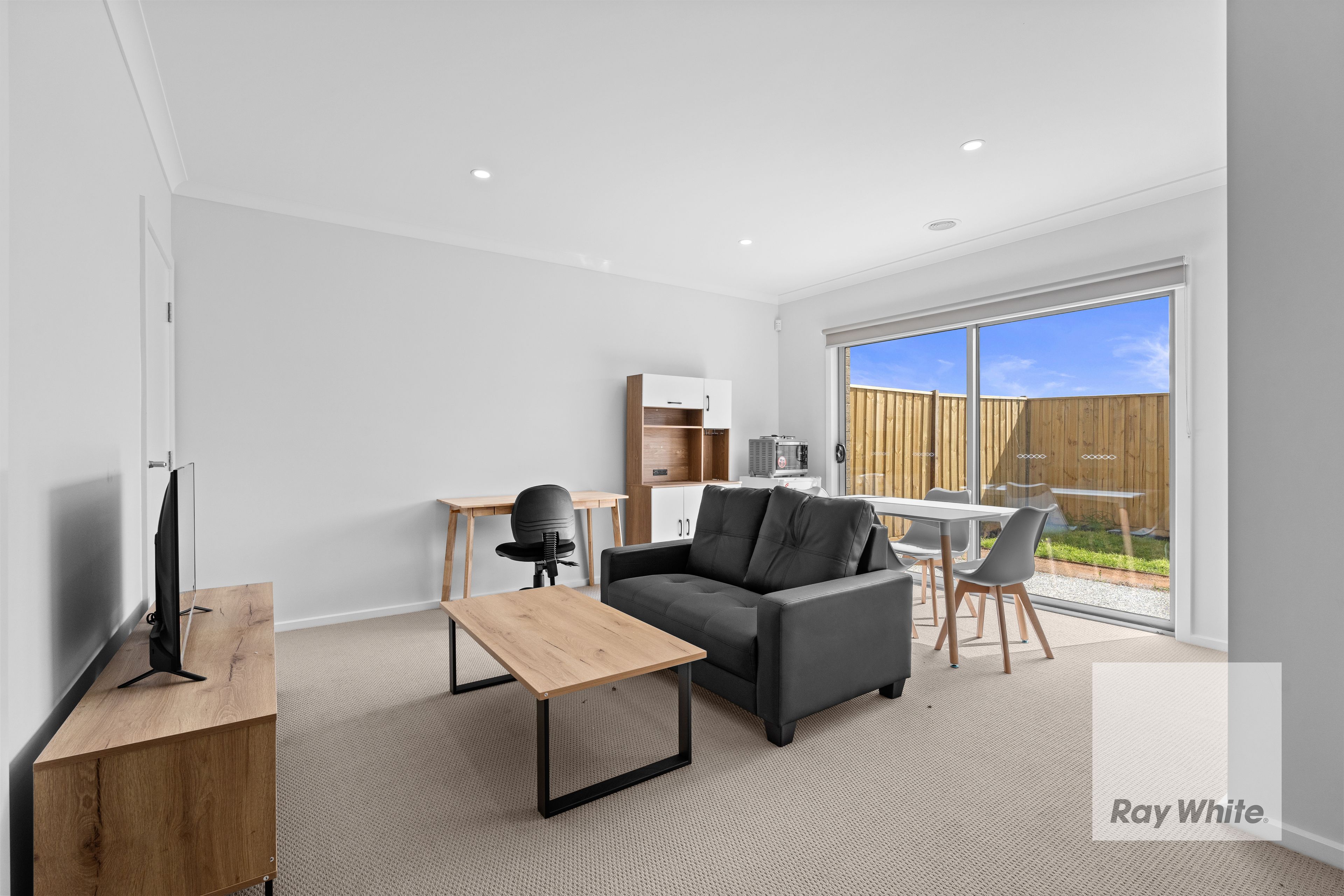 95 Whiteside Street — photo 5 of 12