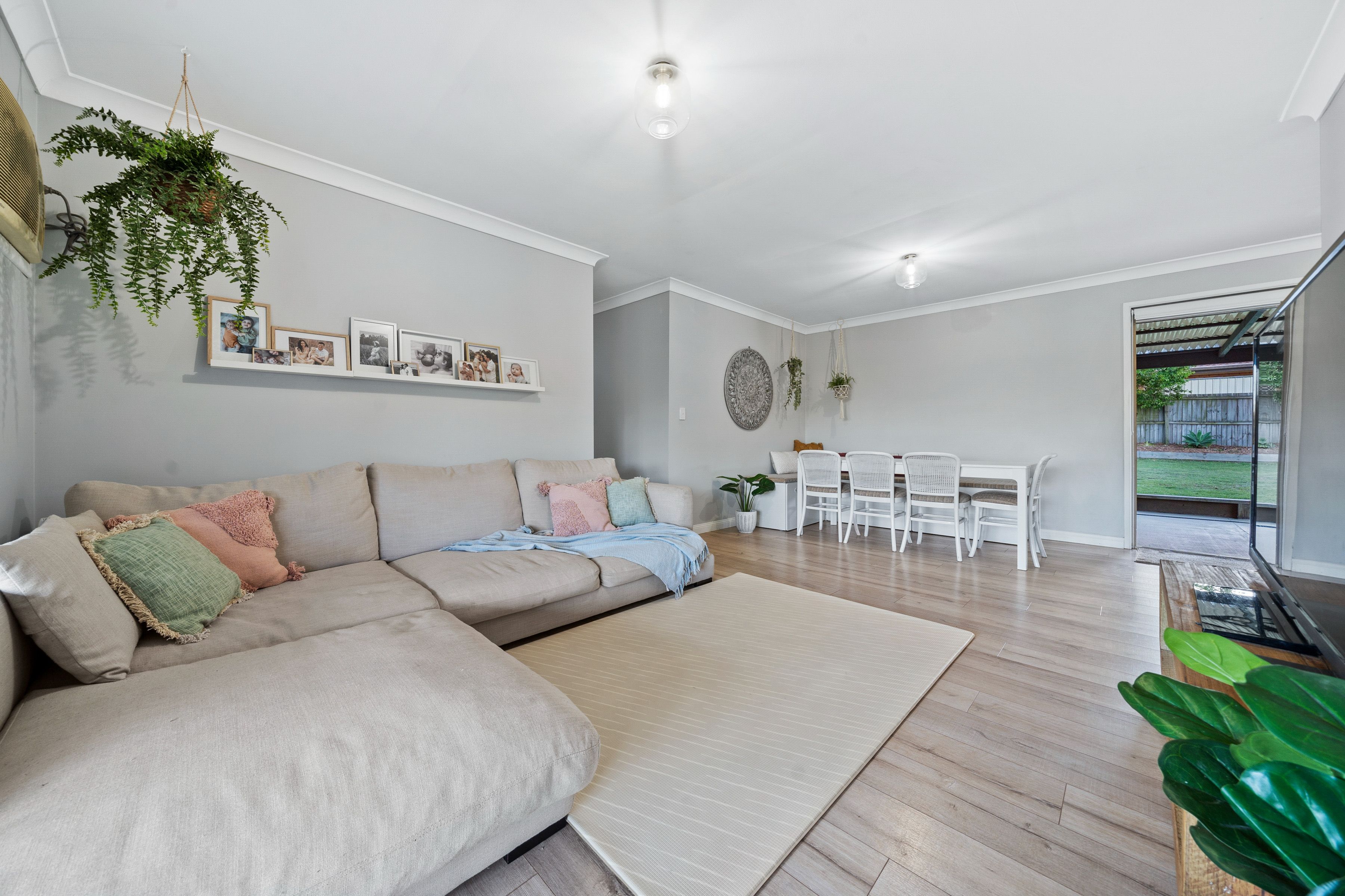 11 Coora Court, Hillcrest, QLD 4118