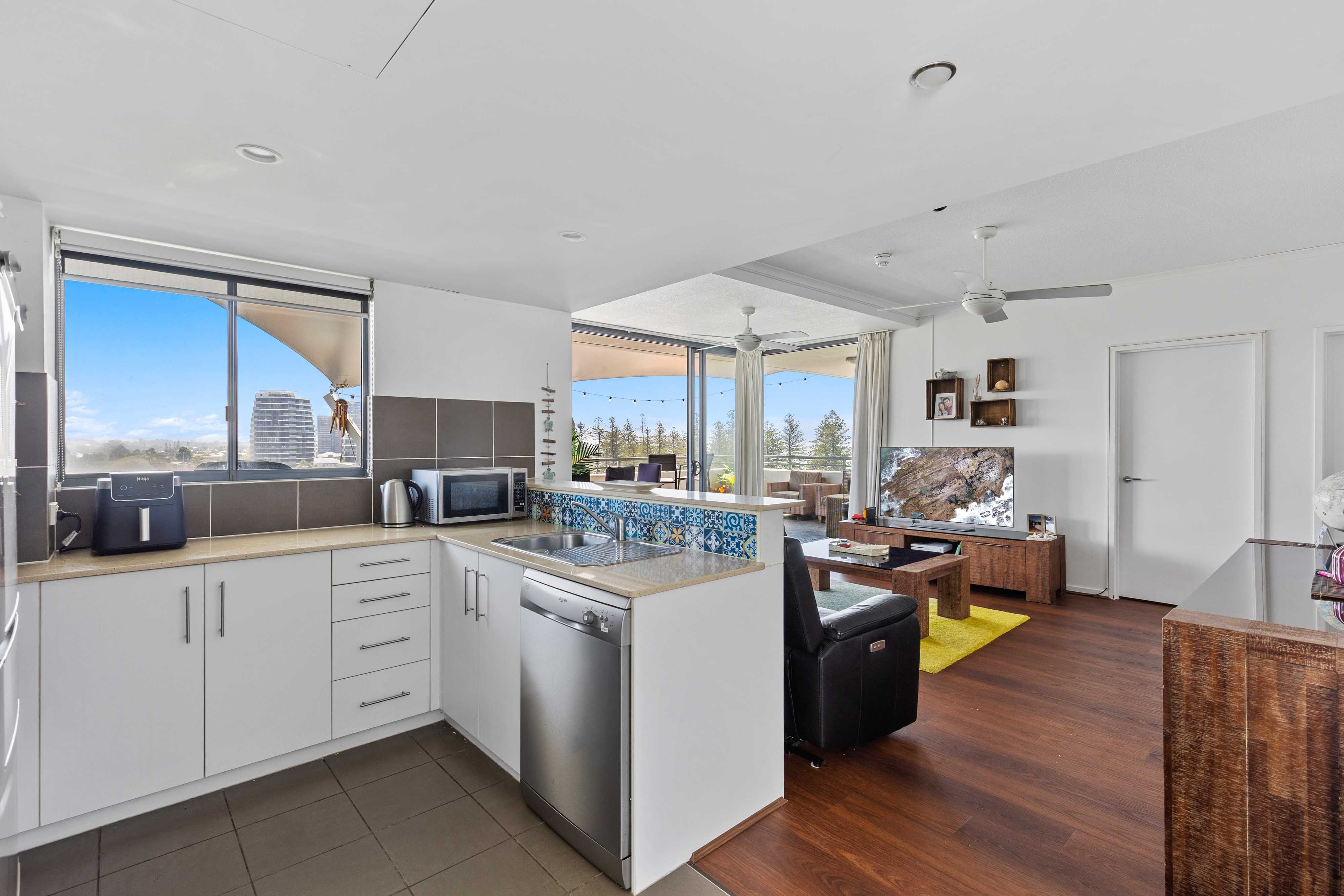 1129/1 Ocean Street — photo 3 of 23
