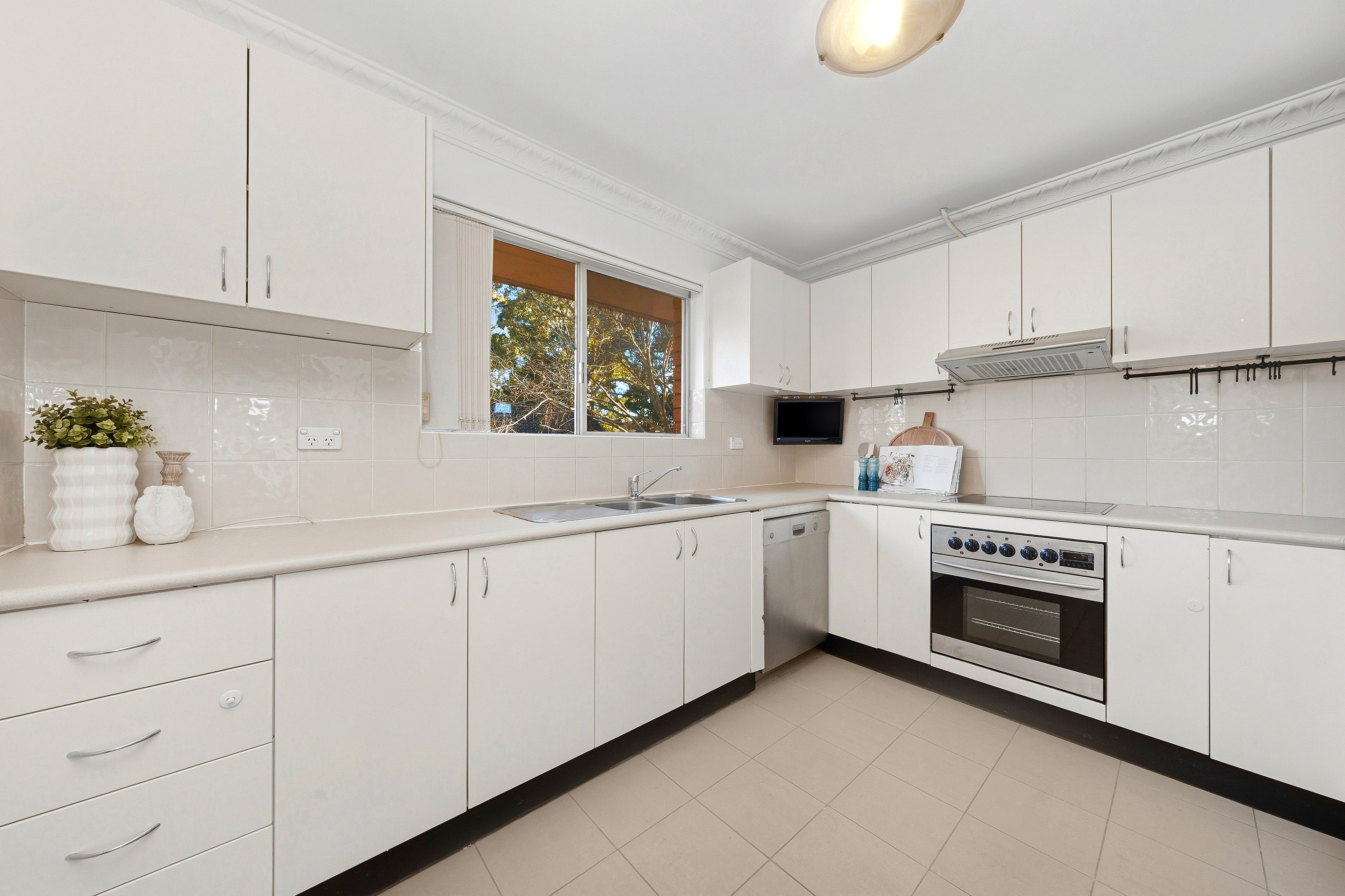 10/41 Adderton Road — photo 5 of 11