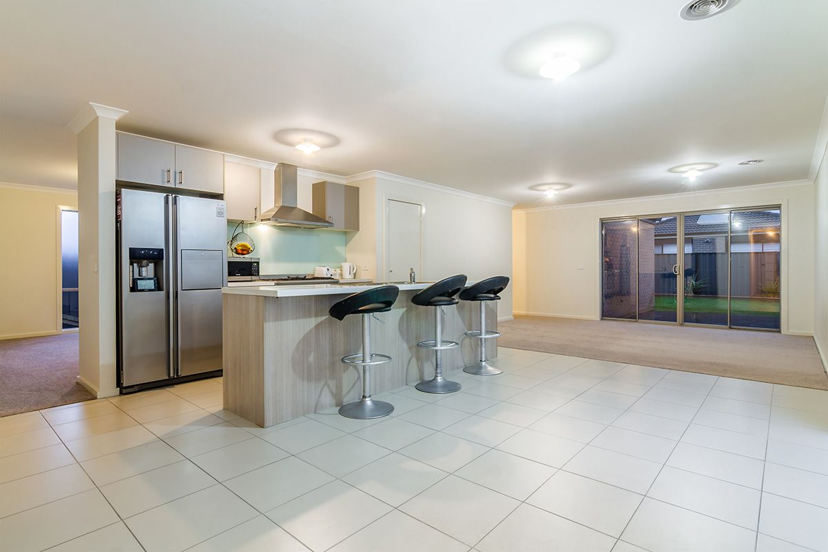 12 Morphetville Street, Clyde North, VIC 3978