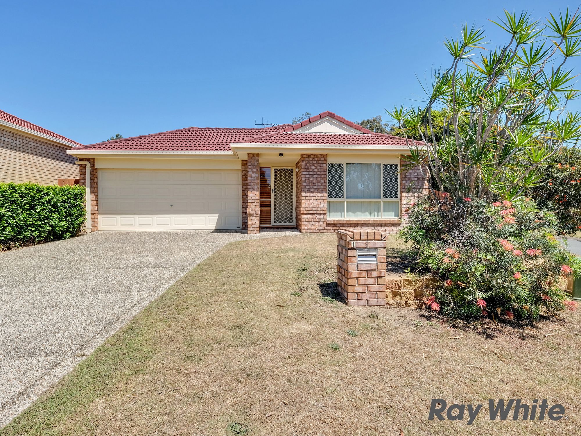 1 Hermitage Place, Forest Lake, QLD 4078