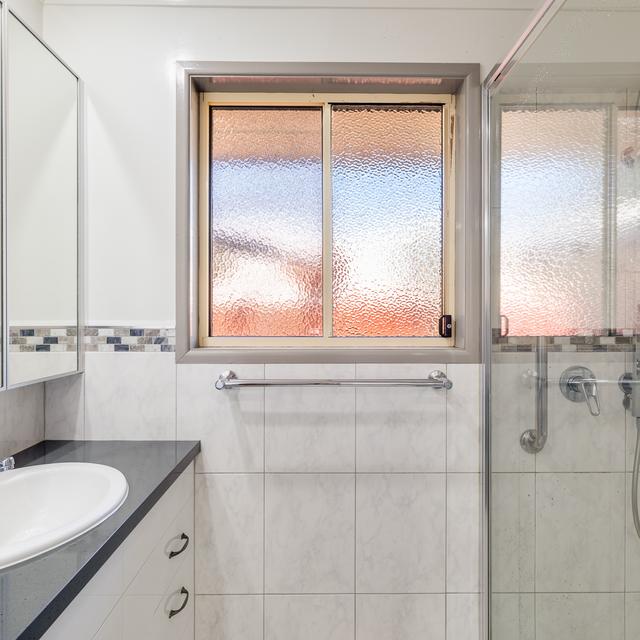 Blue Ray Menu 8 Grant Close, Middle Ridge, QLD 4350 - Sold House - Ray White ...