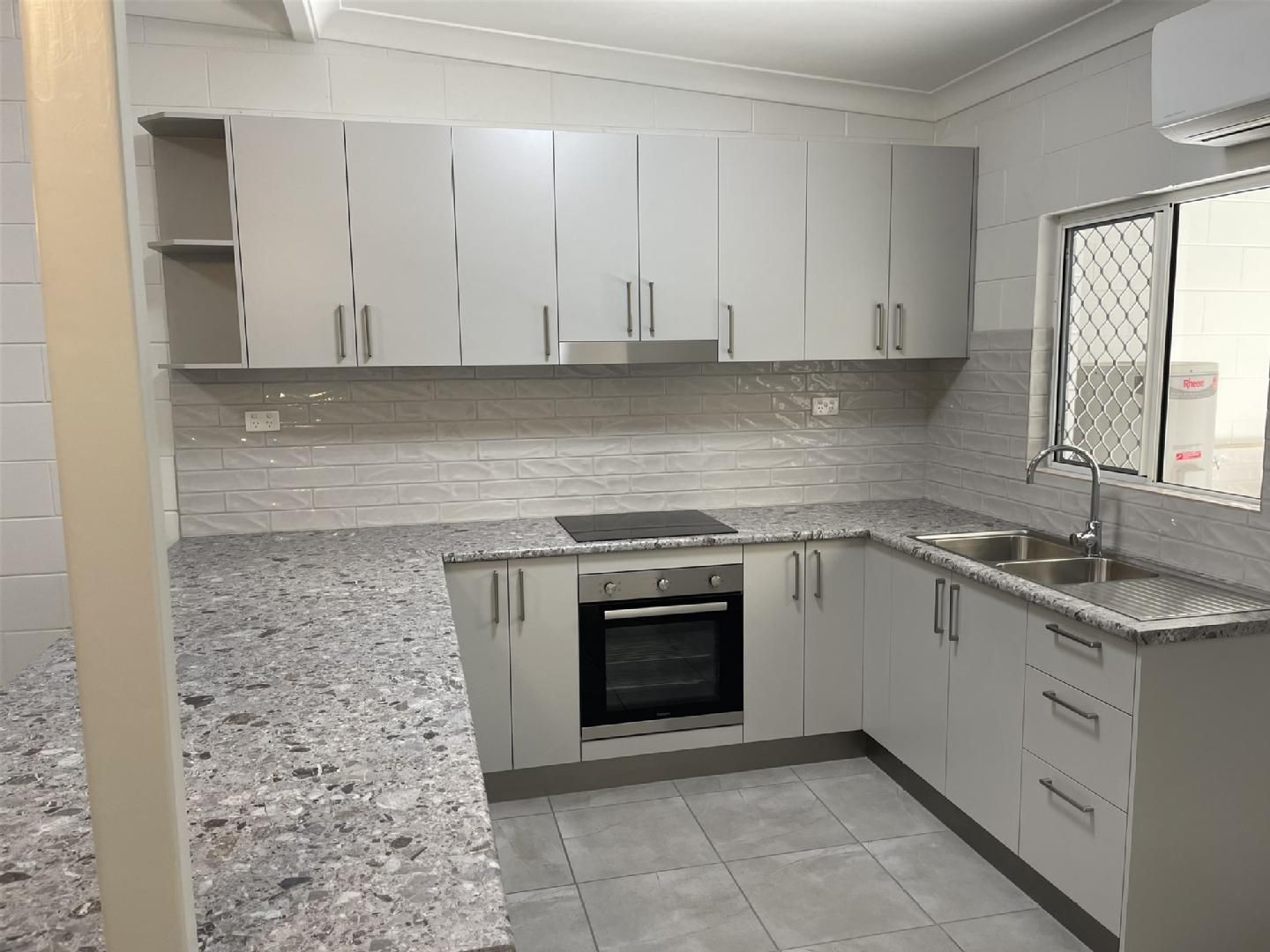 2/159 Harold Street, West End, QLD 4810