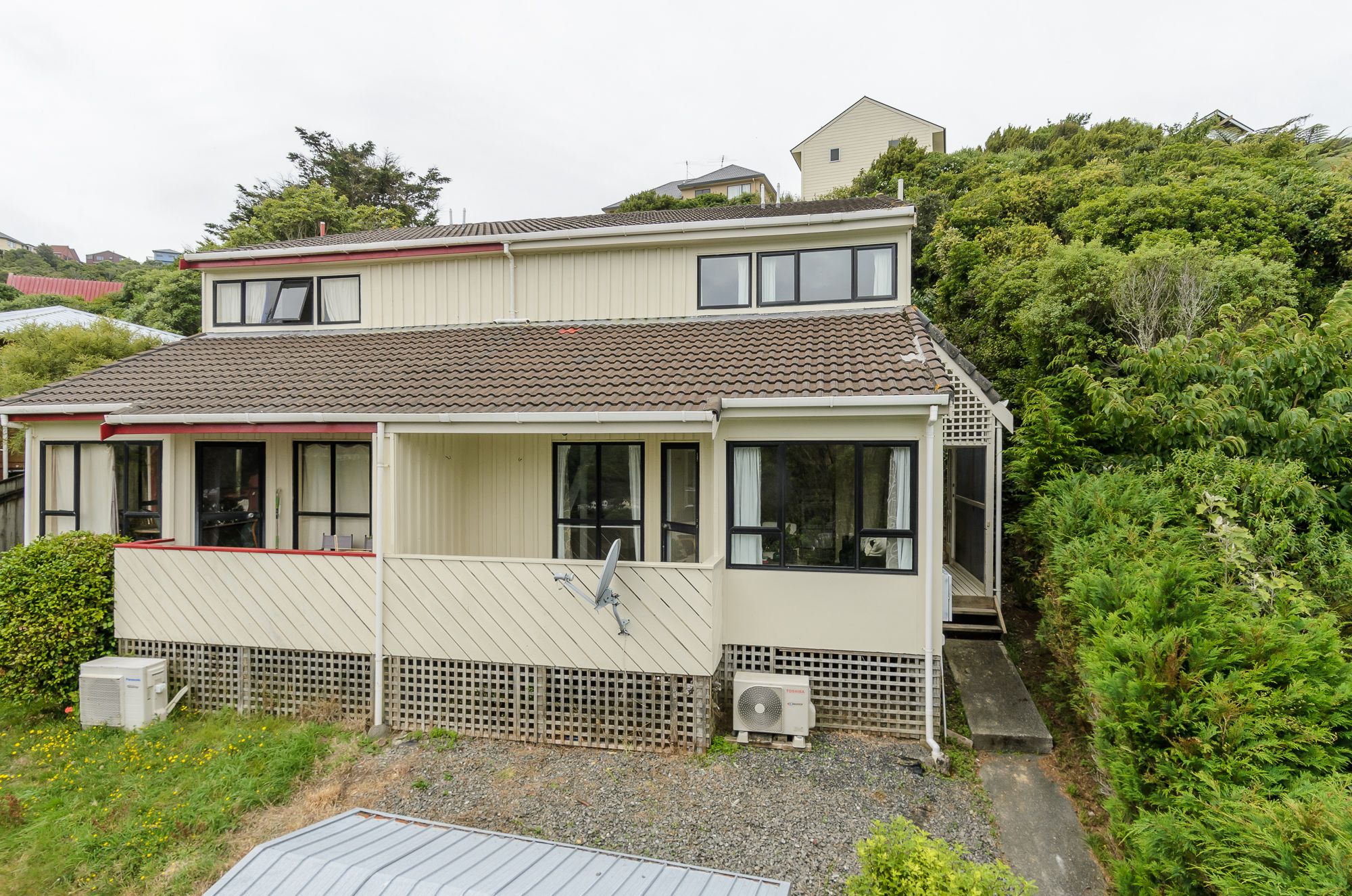 F2/8 Emily Way, Karori, Wellington City