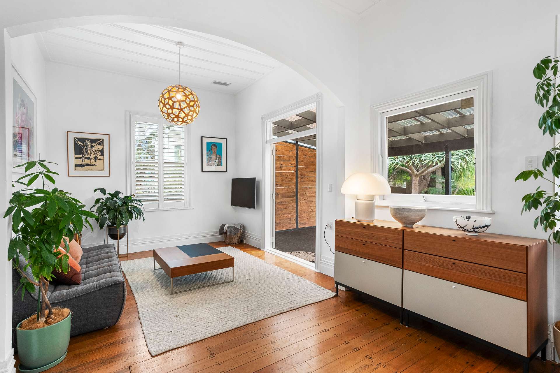 347 Richmond Road photo 2