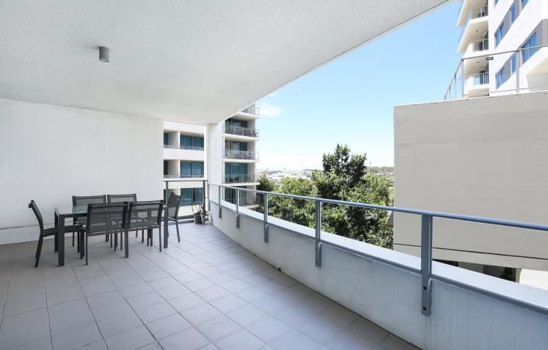 201/41 Harbour Town Drive, Biggera Waters, QLD 4216