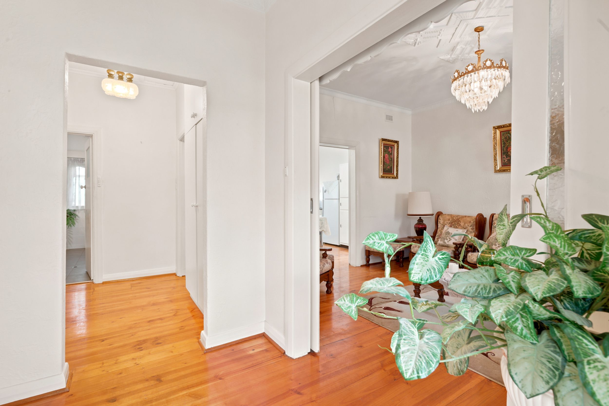 39 Essex Street South — photo 5 of 22