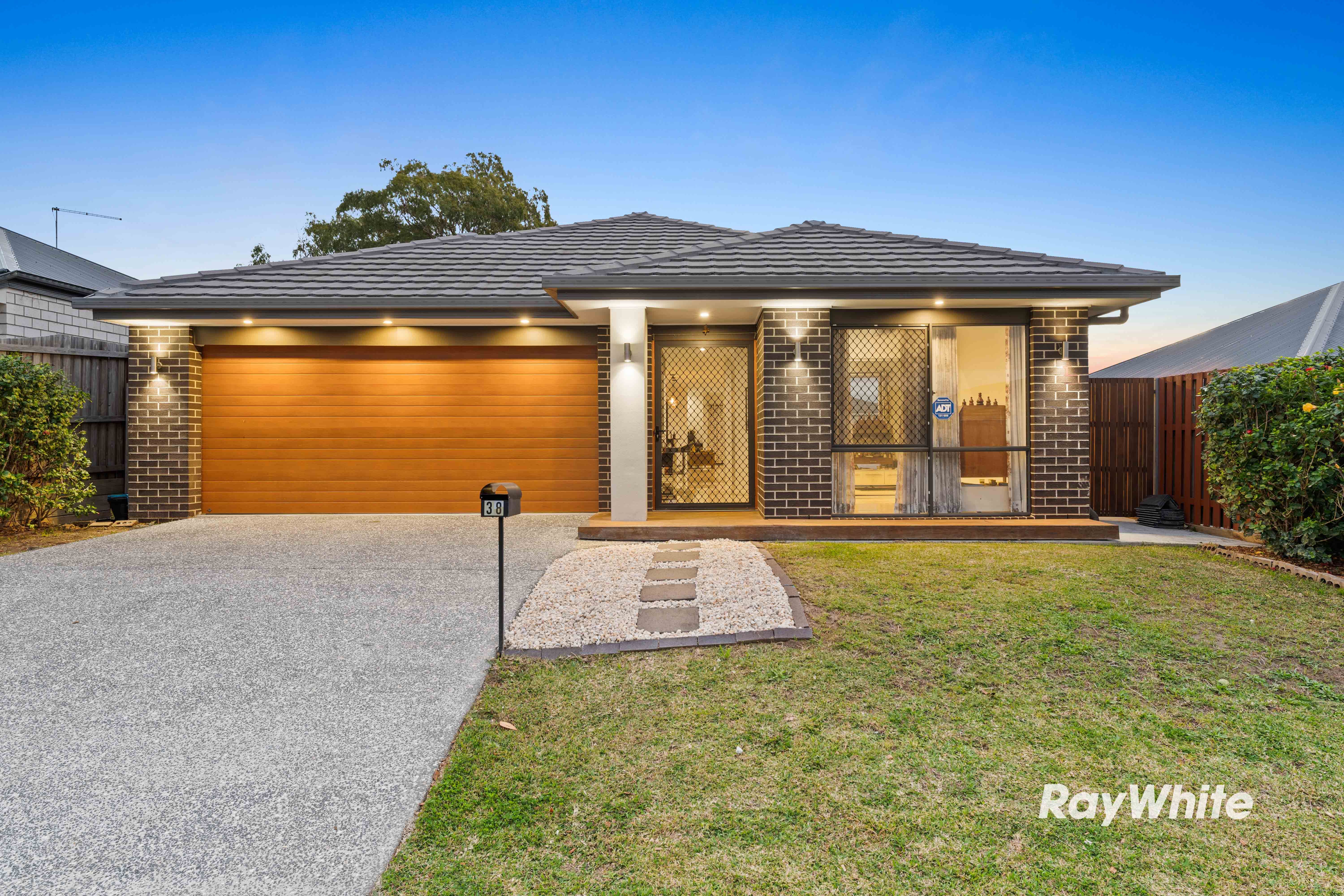 38 Mount Huntley Street, Park Ridge, QLD 4125